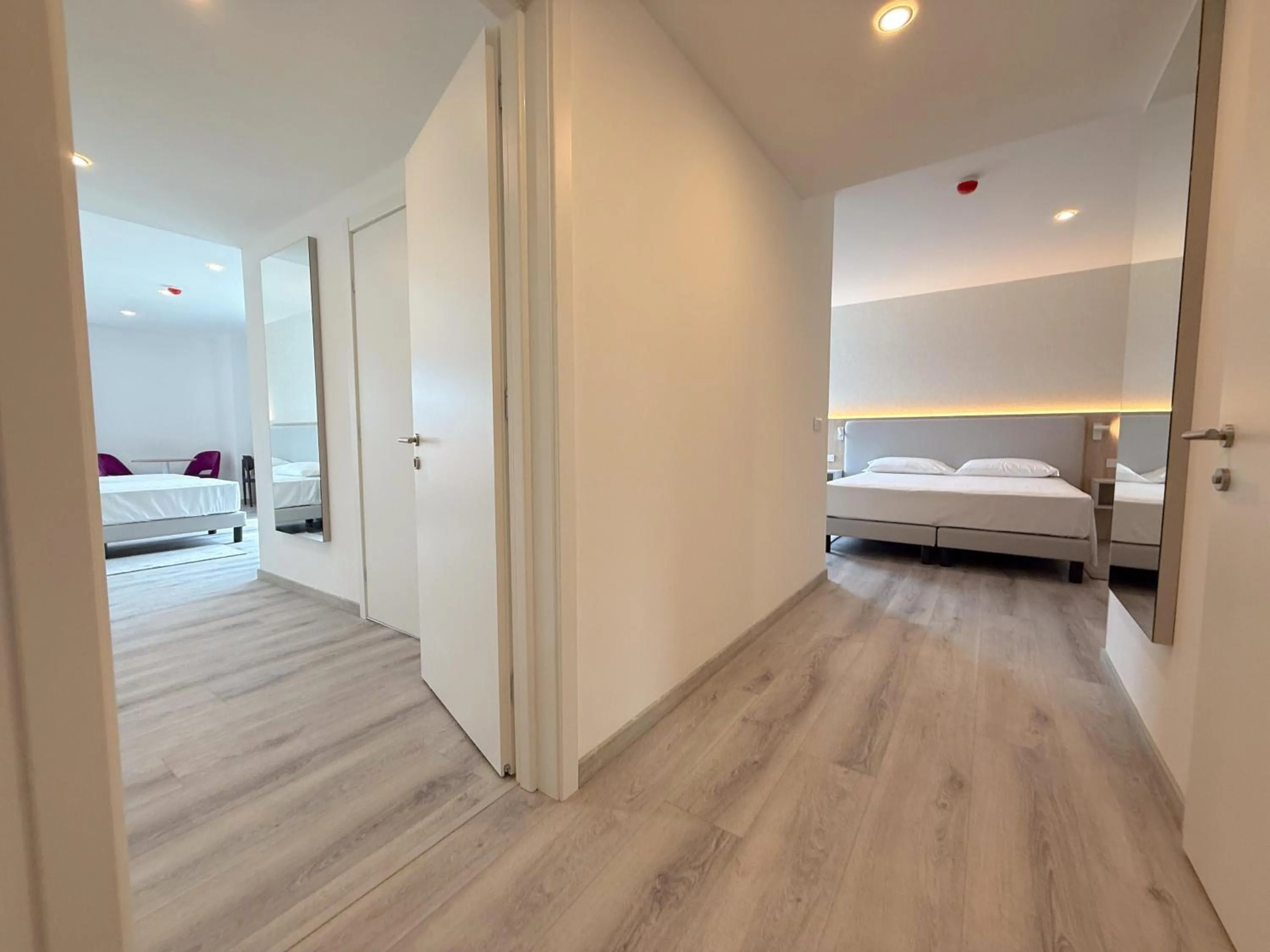 Bed in Lake & More Suite Hotel