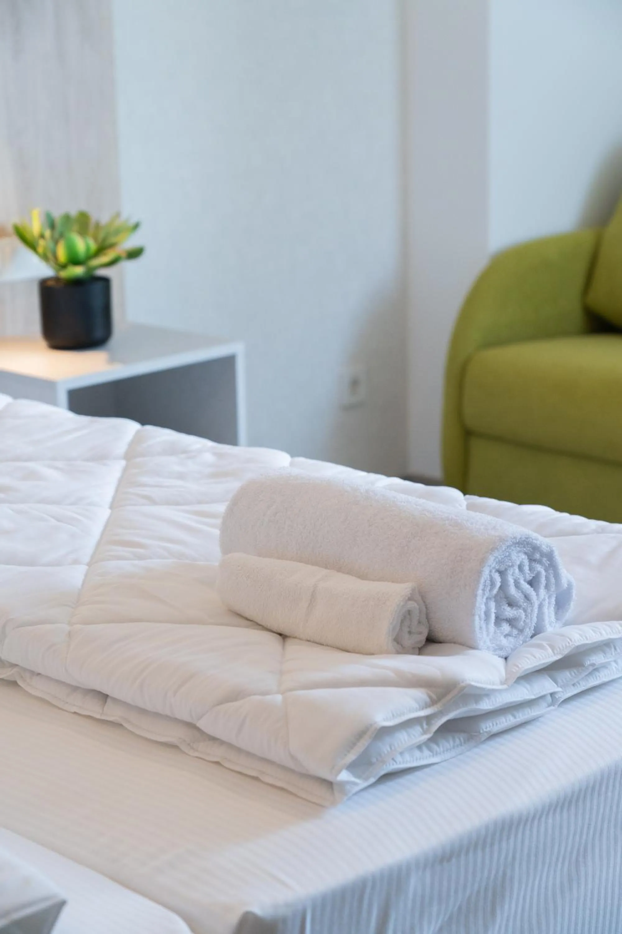 Bed in Lake & More Suite Hotel