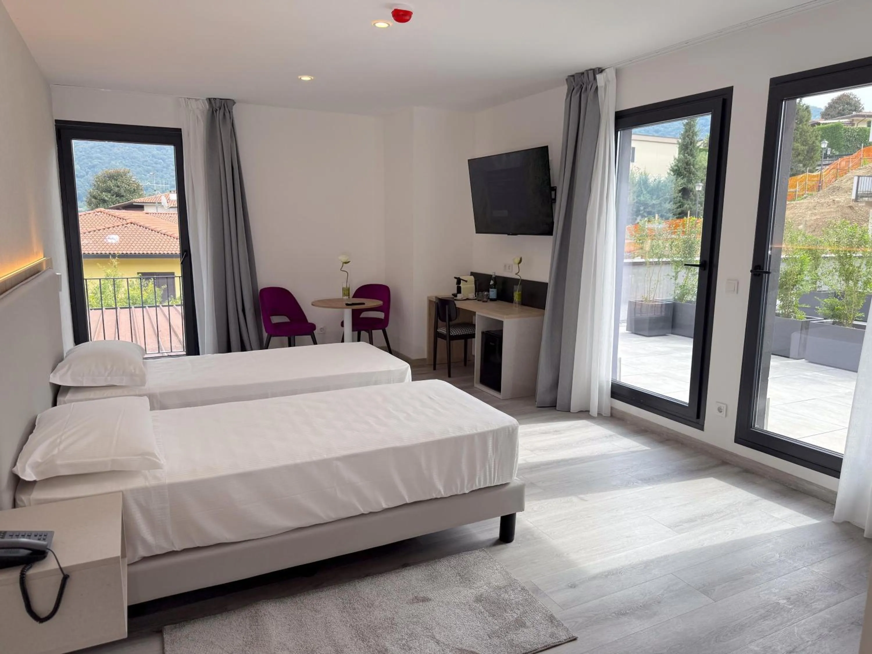 Bed in Lake & More Suite Hotel