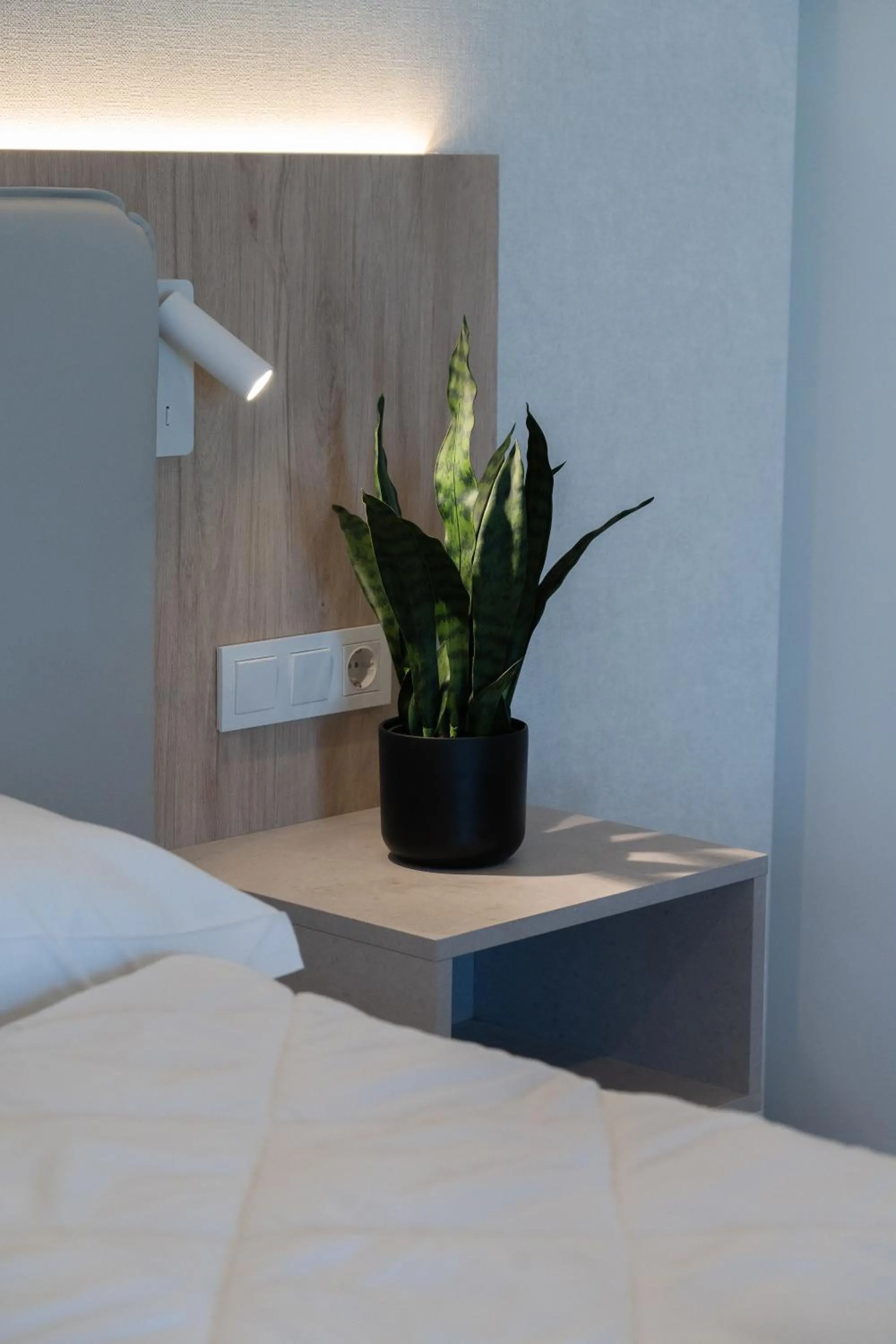 Bed in Lake & More Suite Hotel