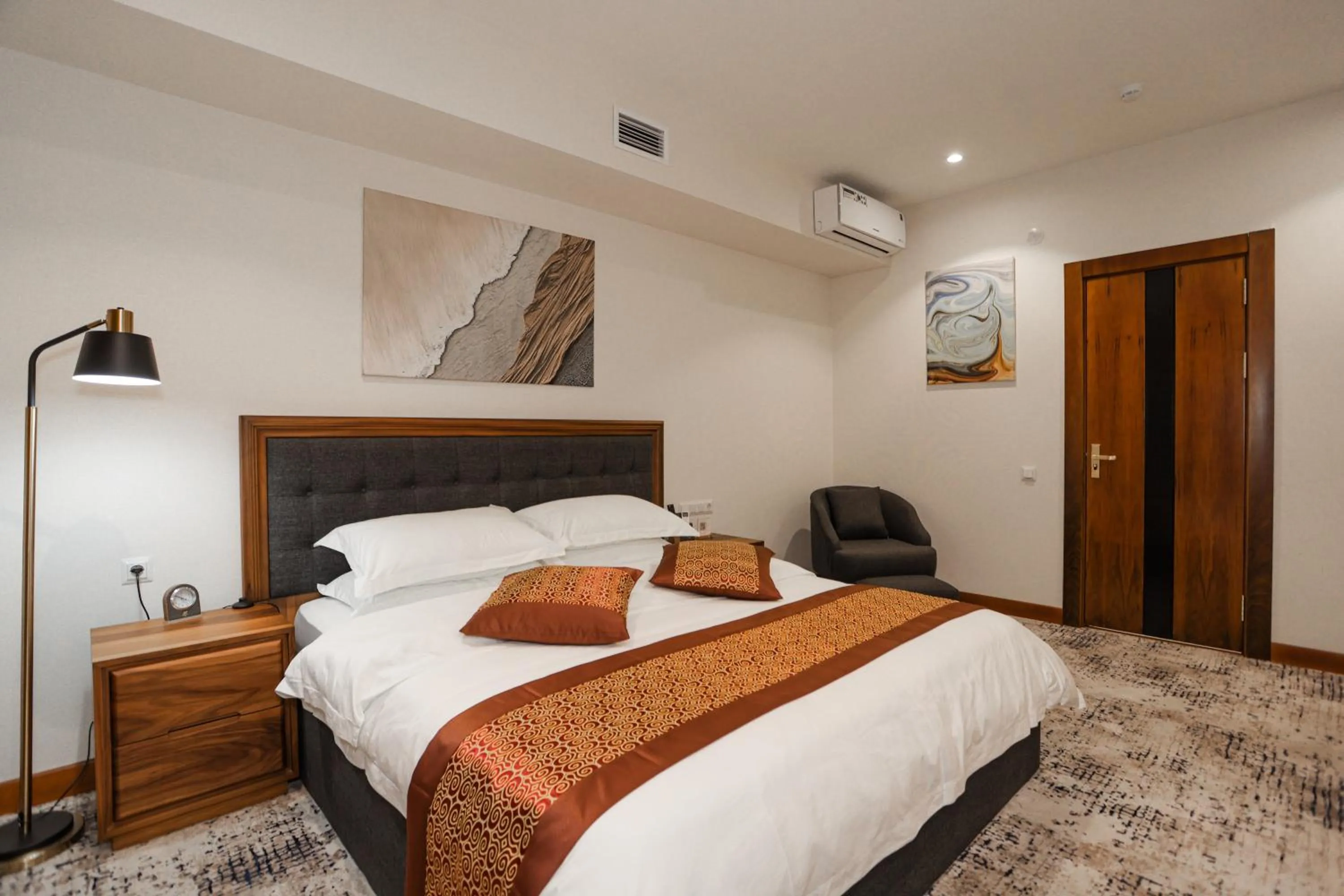 Bed in Bogishamol Hotel