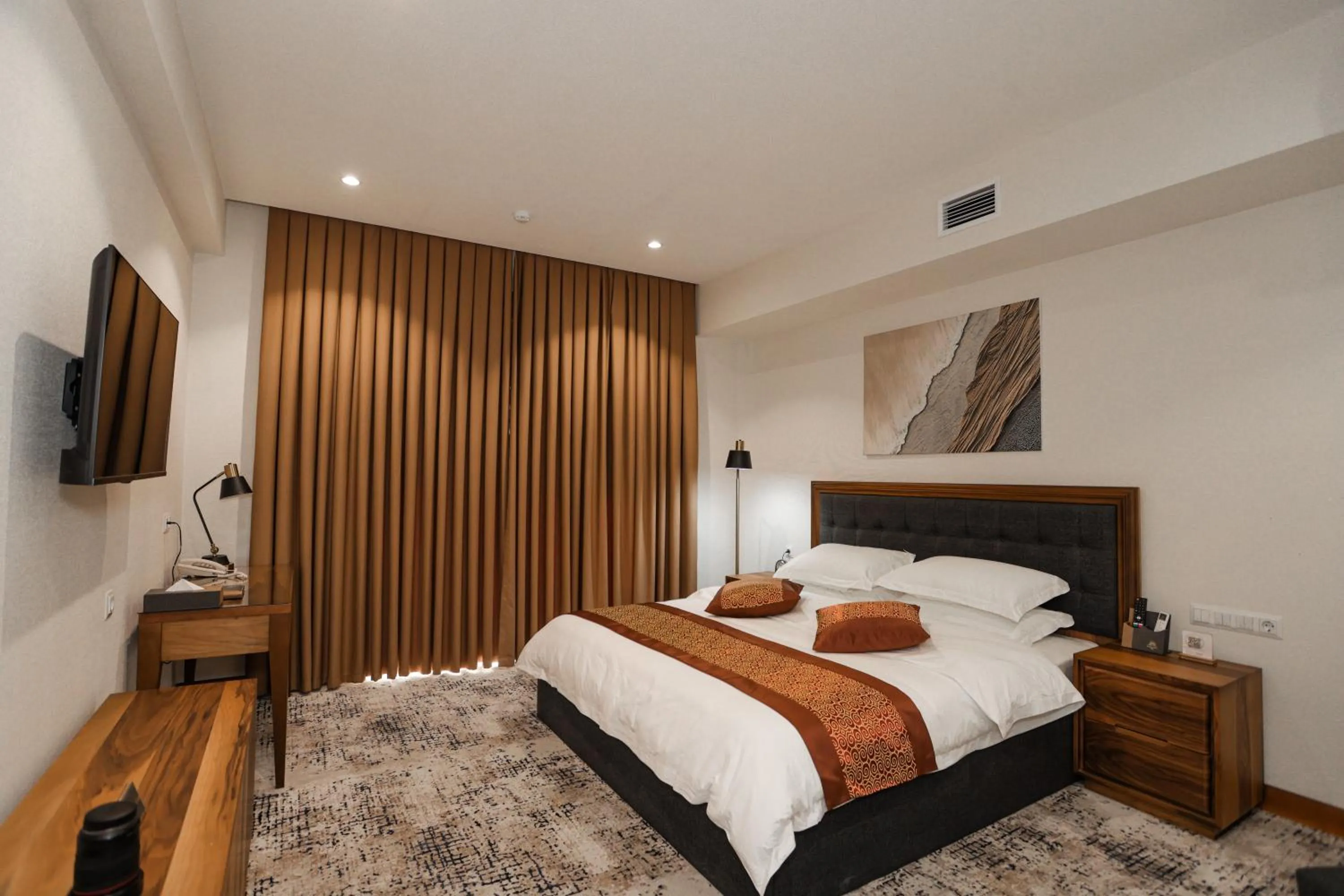 Bed in Bogishamol Hotel