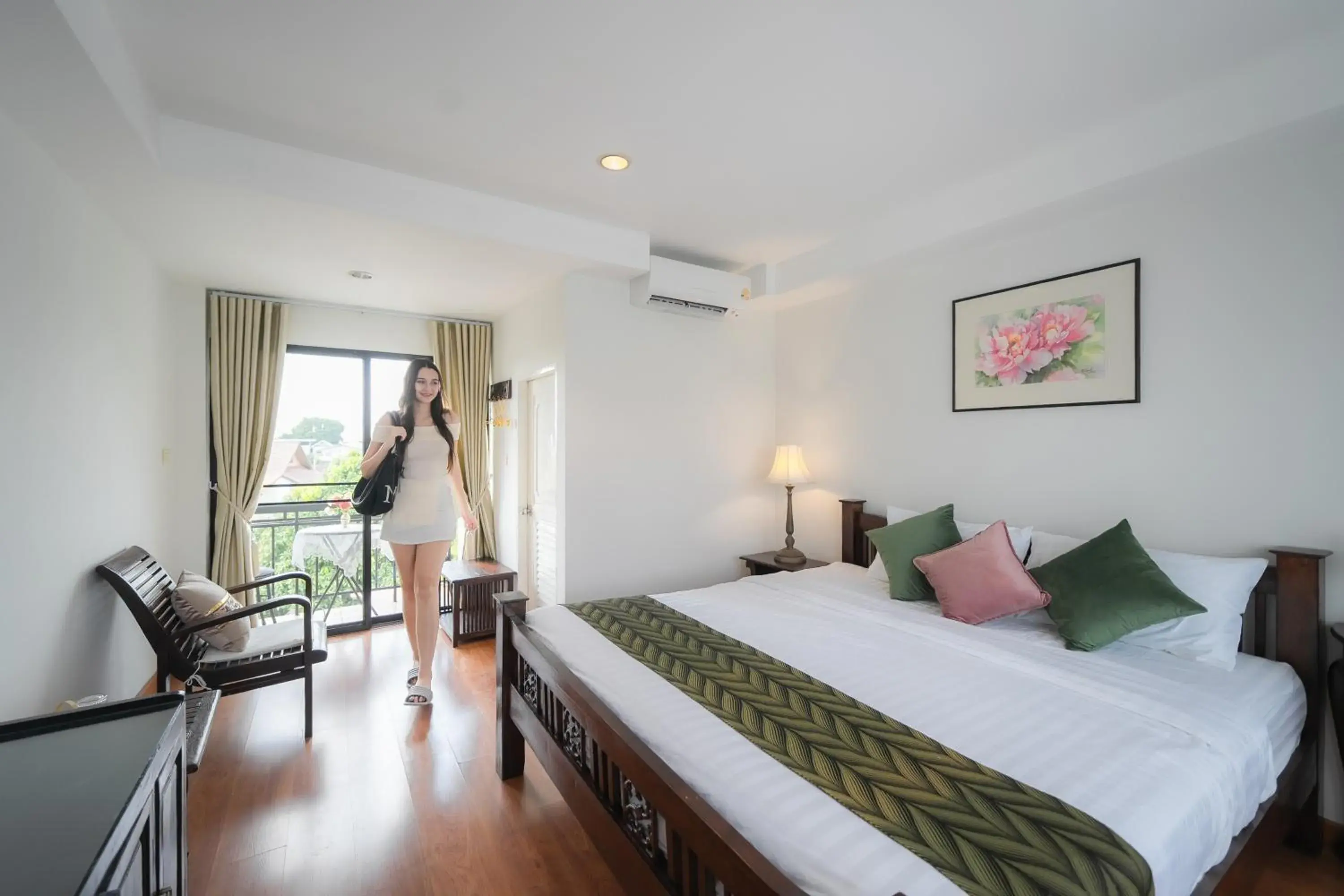 Deluxe Double Room with Balcony in Rachamankha Flora House Deluxe Double Room with Balcony in Rachamankha Flora House
