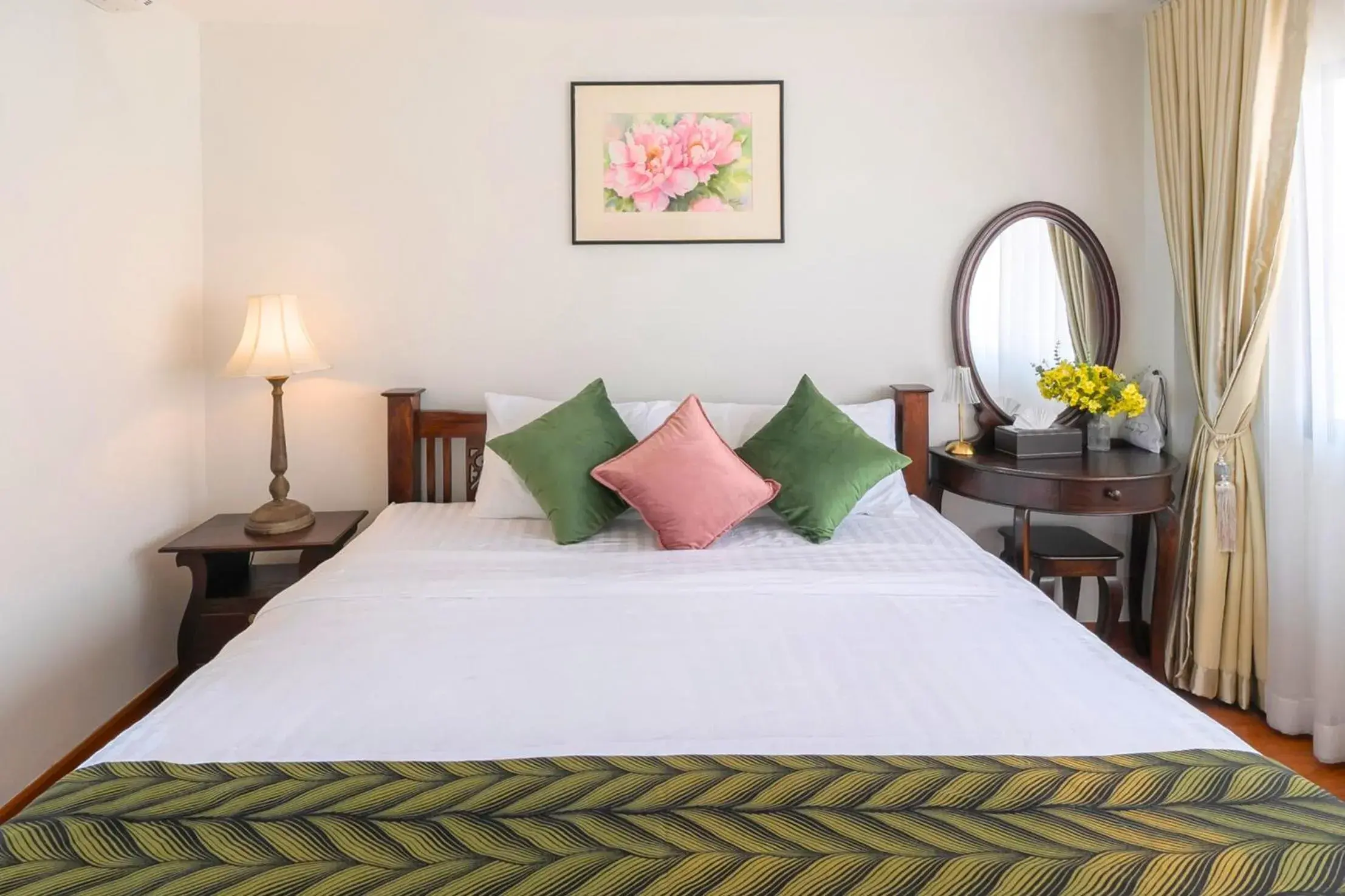 Deluxe Double Room with Balcony in Rachamankha Flora House Deluxe Double Room with Balcony in Rachamankha Flora House