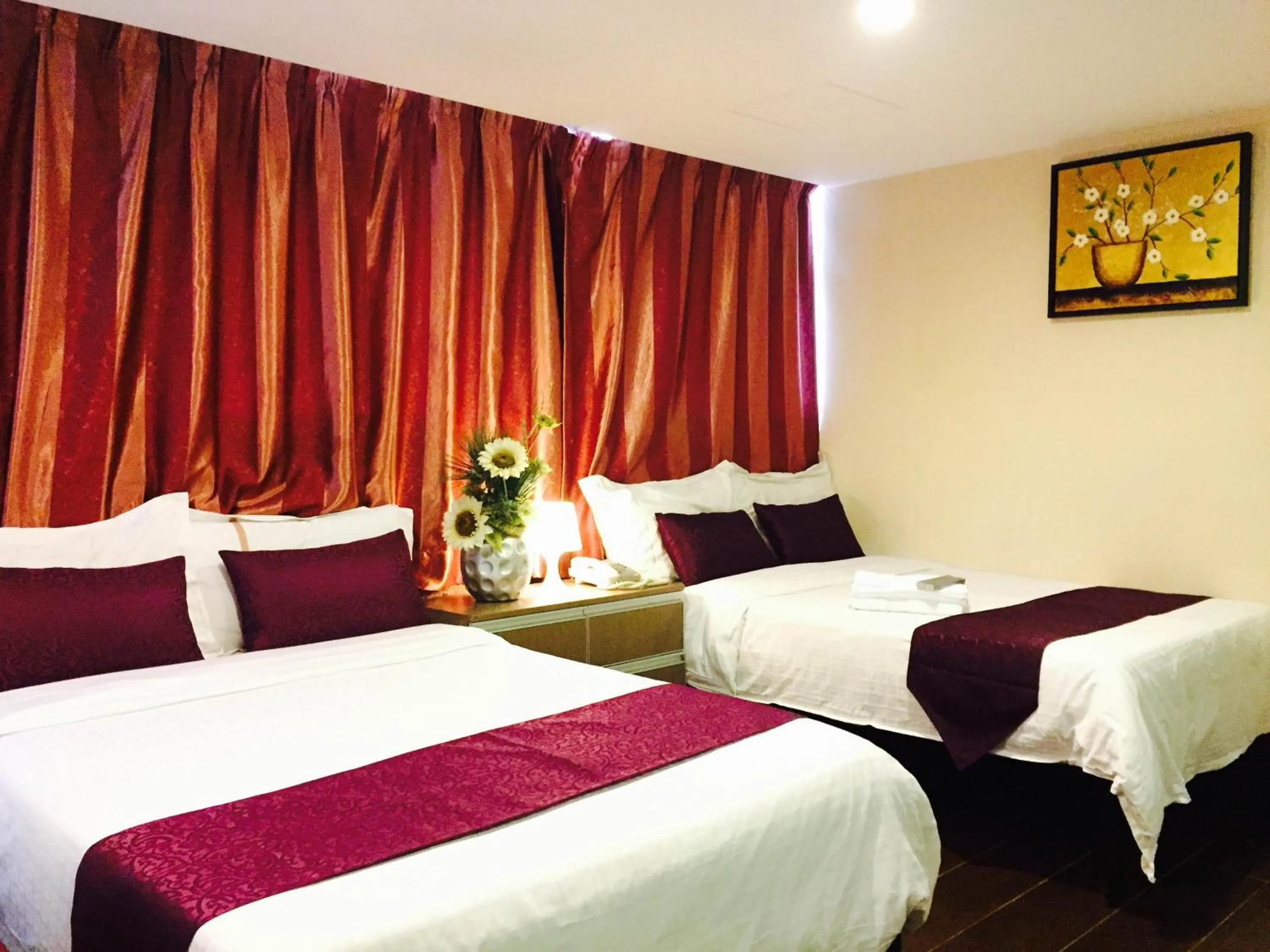 Bedroom, Bed in Seasons Hotel