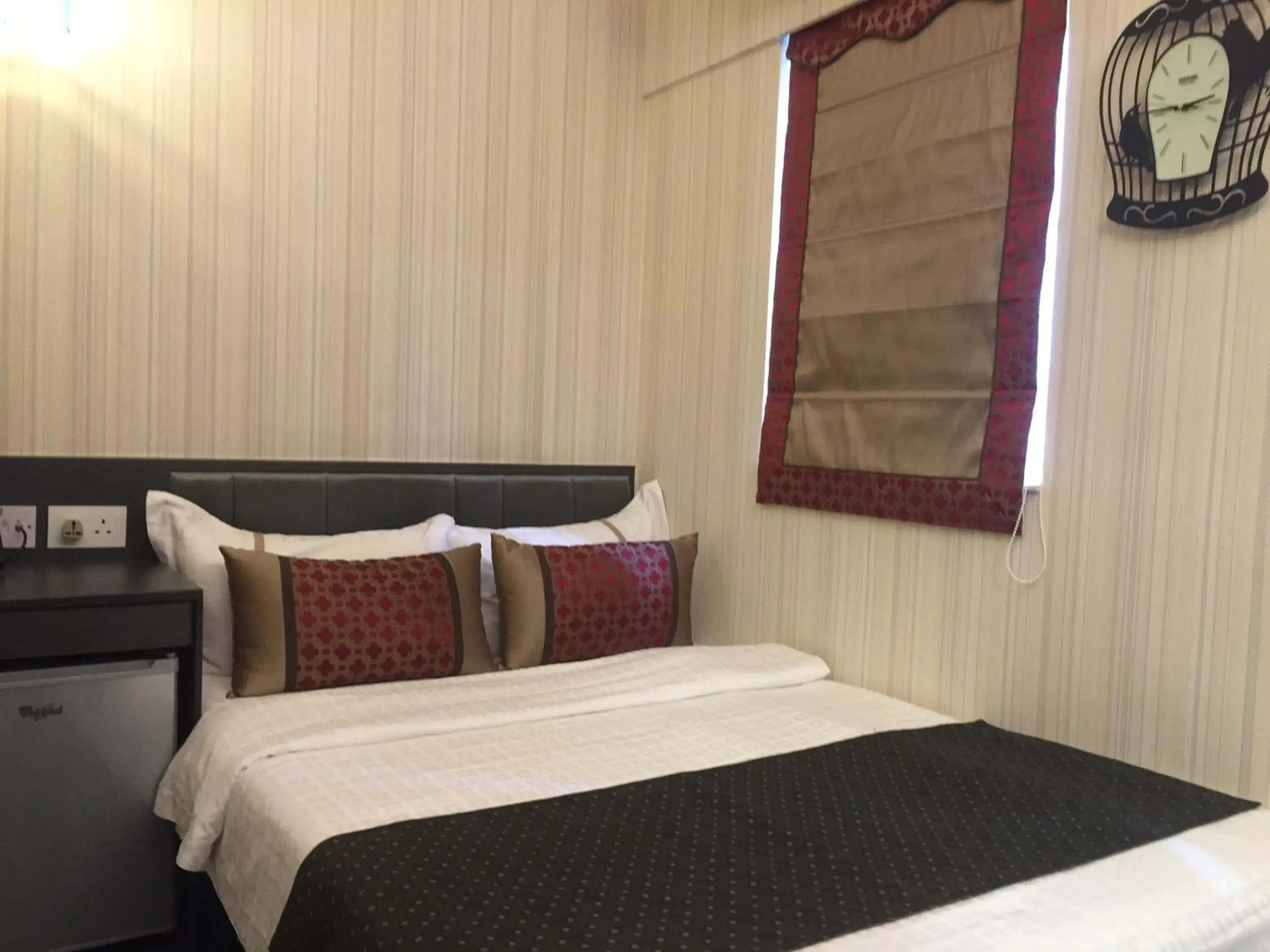 Bedroom, Bed in Seasons Hotel Bedroom, Bed in Seasons Hotel