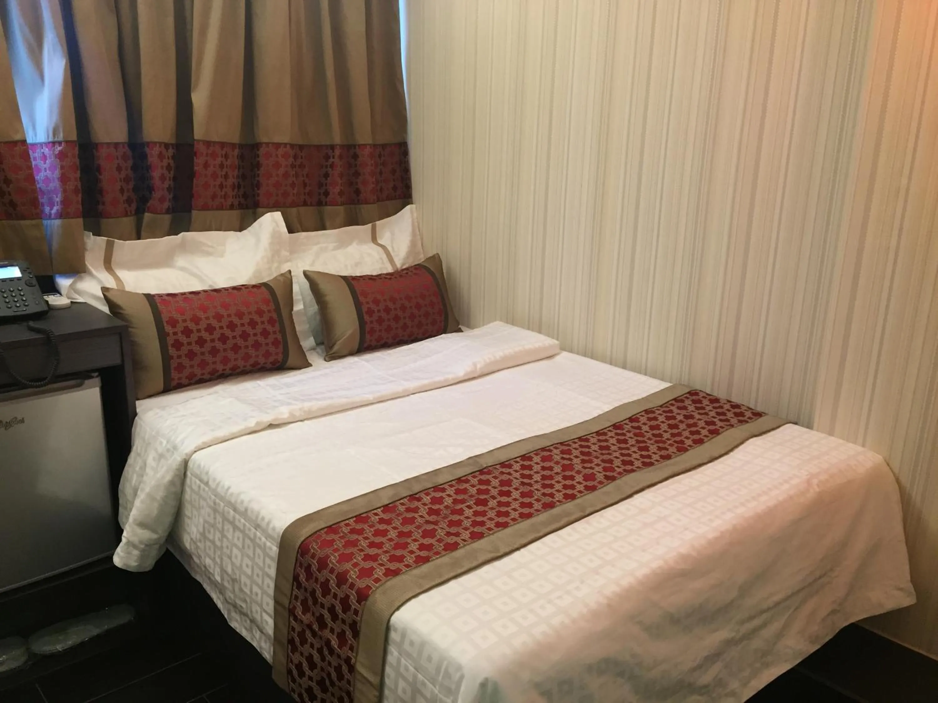 Bed in Seasons Hotel