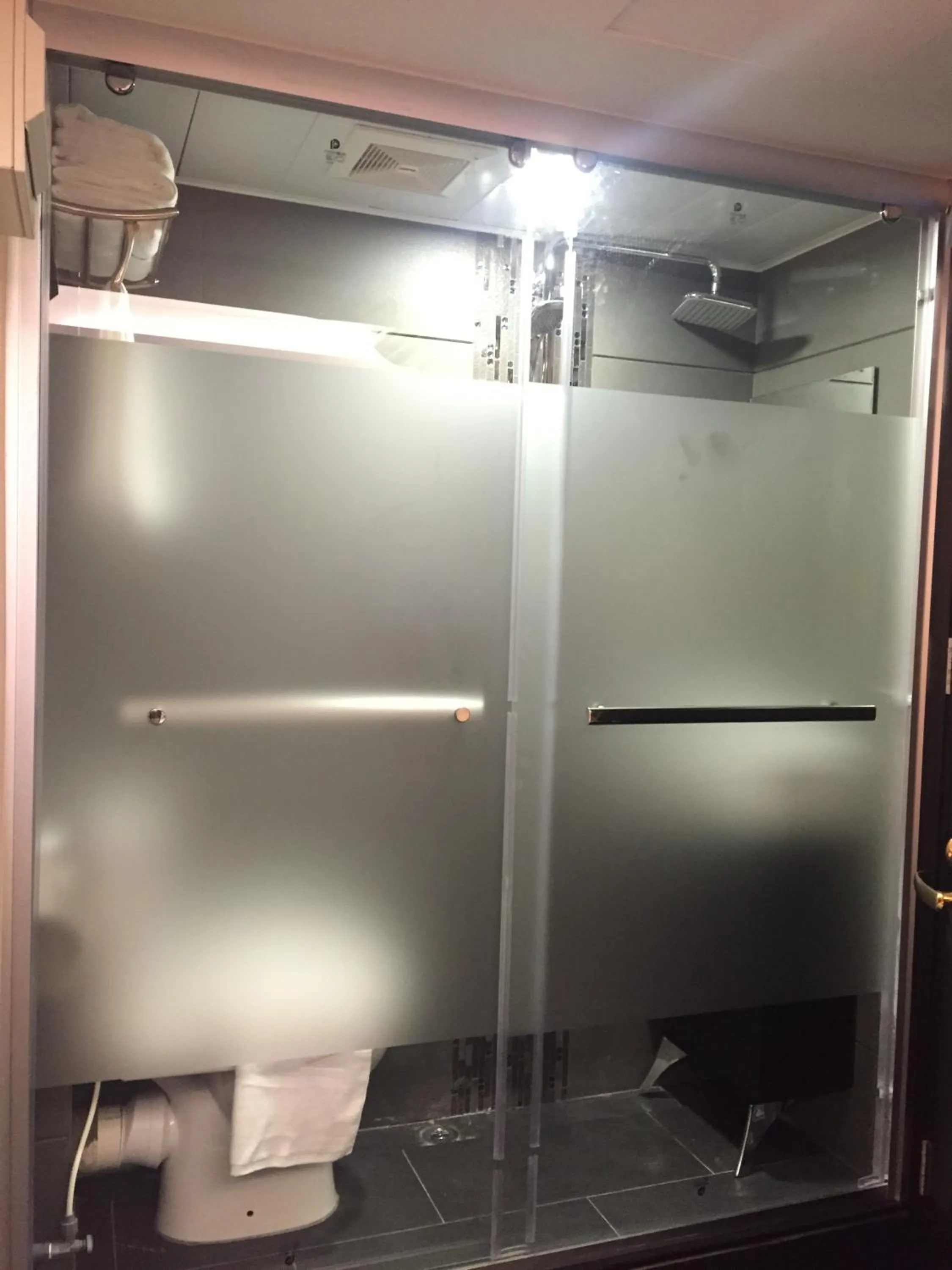 Bathroom in Seasons Hotel