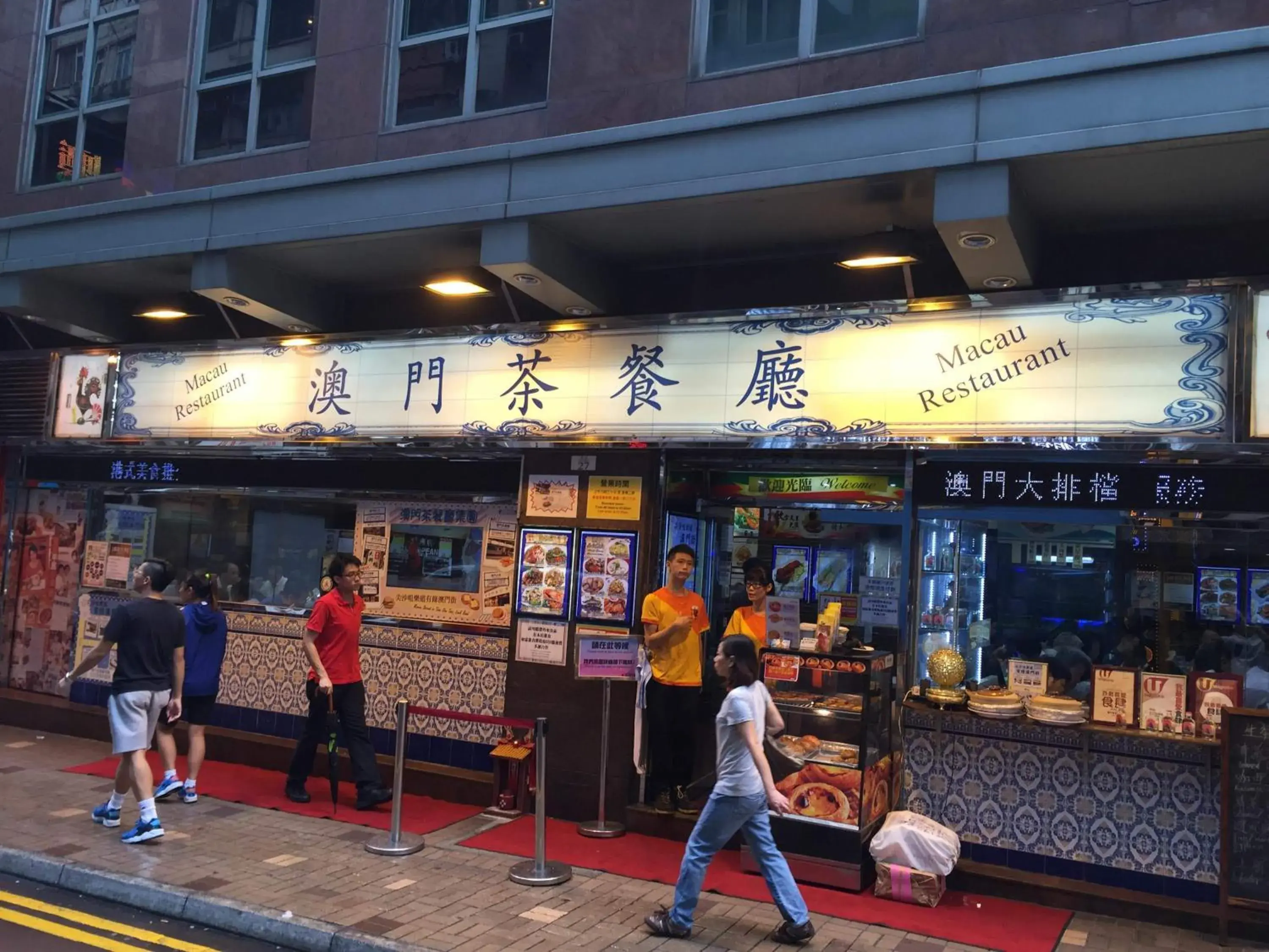 Facade/entrance in Seasons Hotel Facade/entrance in Seasons Hotel