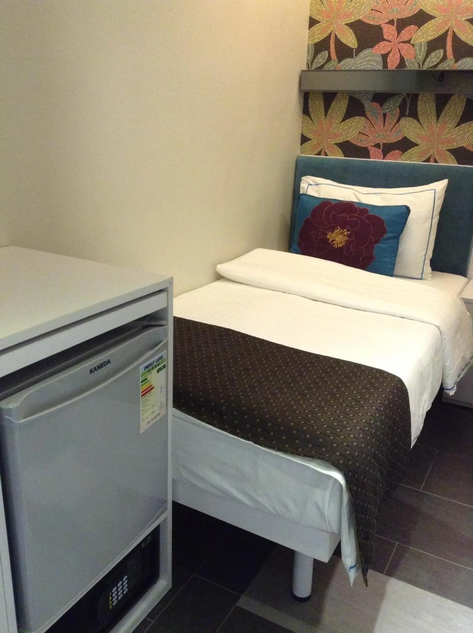 Bedroom, Bed in Seasons Hotel