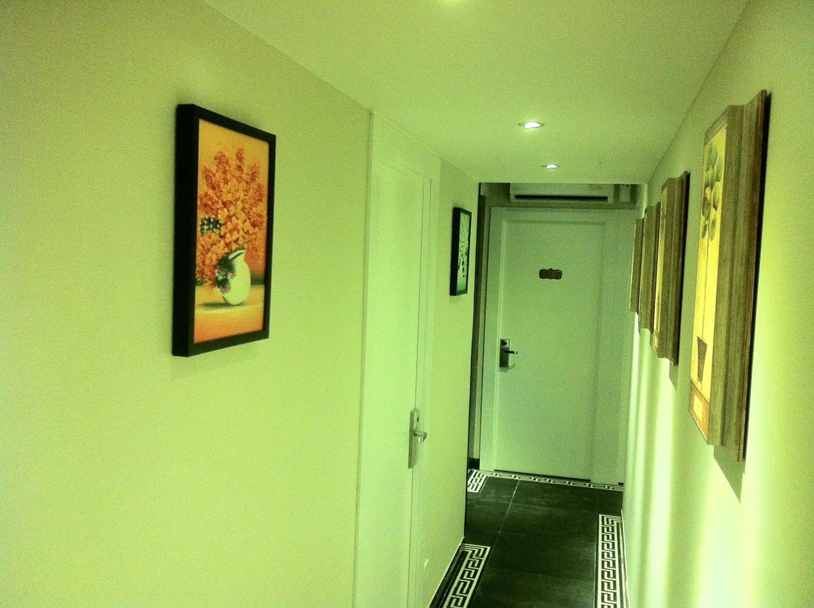 Decorative detail in Seasons Hotel