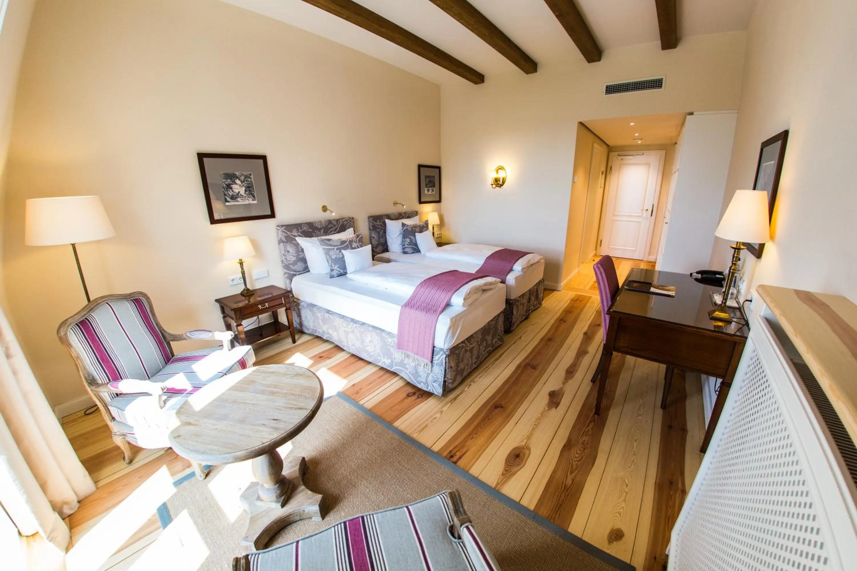 Photo of the whole room, Bed in Hotel Schloss Leitheim