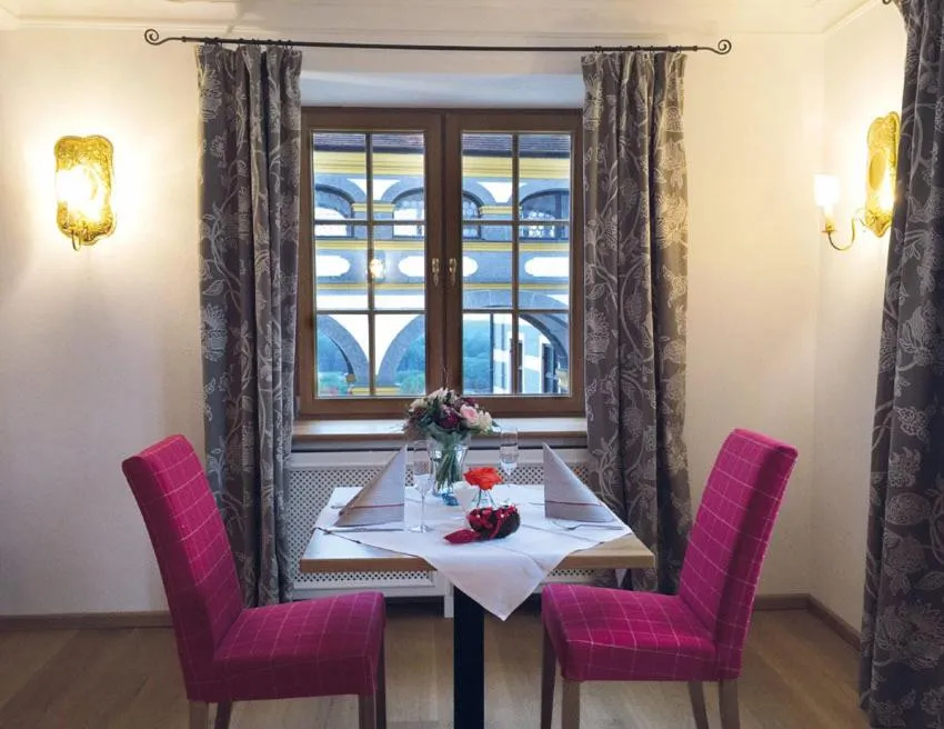 Restaurant/places to eat in Hotel Schloss Leitheim