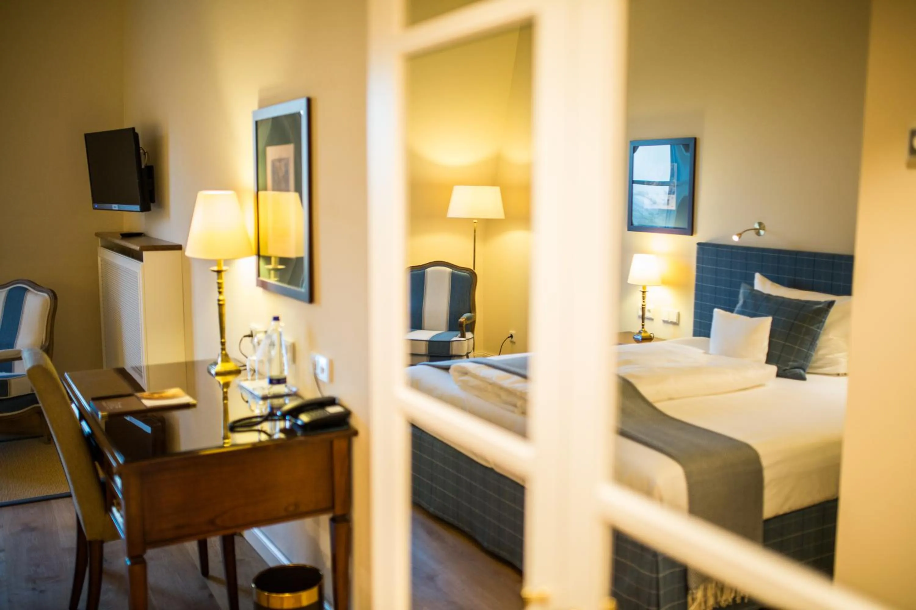 Photo of the whole room, Bed in Hotel Schloss Leitheim