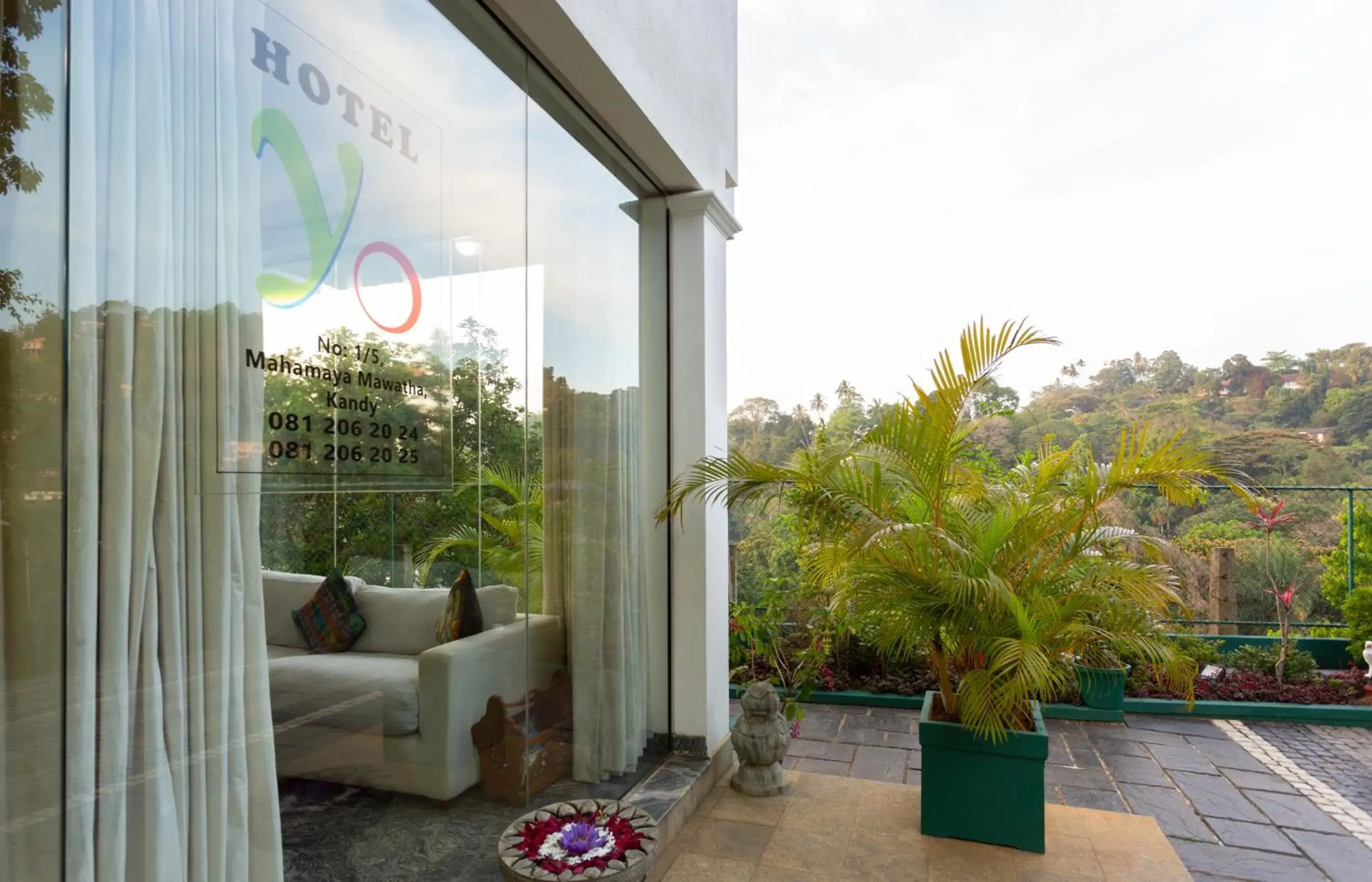 Facade/entrance in Hotel Yo Kandy Facade/entrance in Hotel Yo Kandy