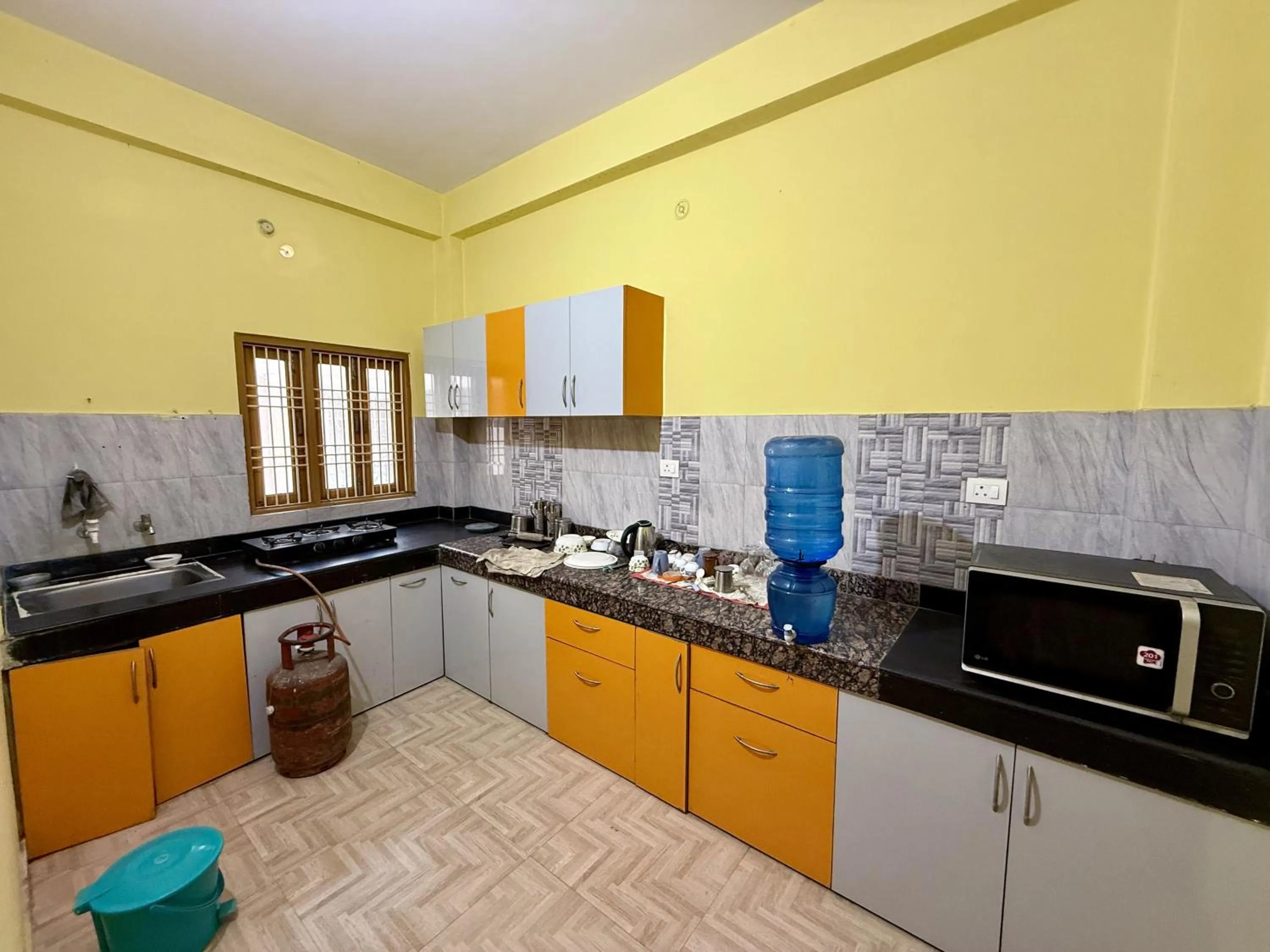 Kitchen or kitchenette in Madhuraj Villa Homestay