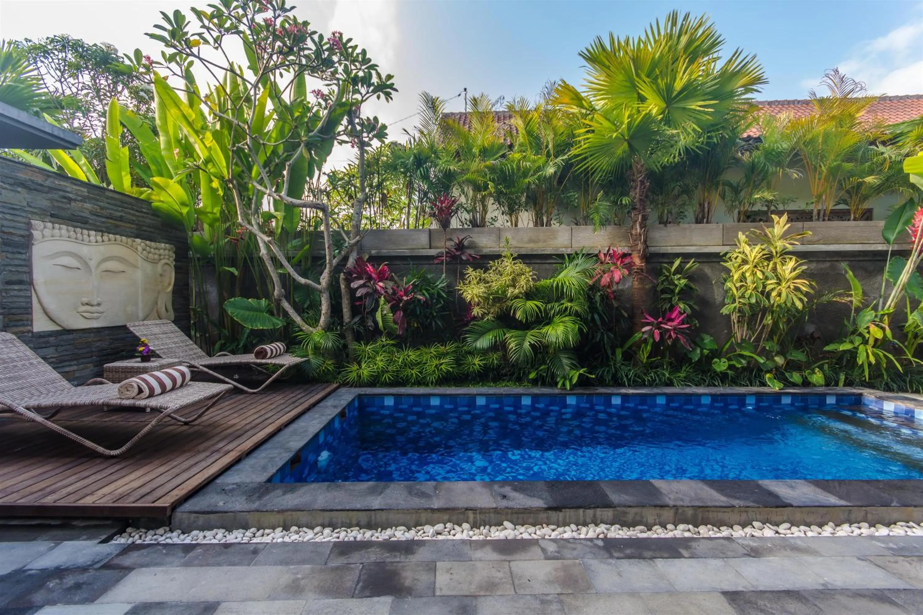 Swimming pool in La-Meli Villas Ubud