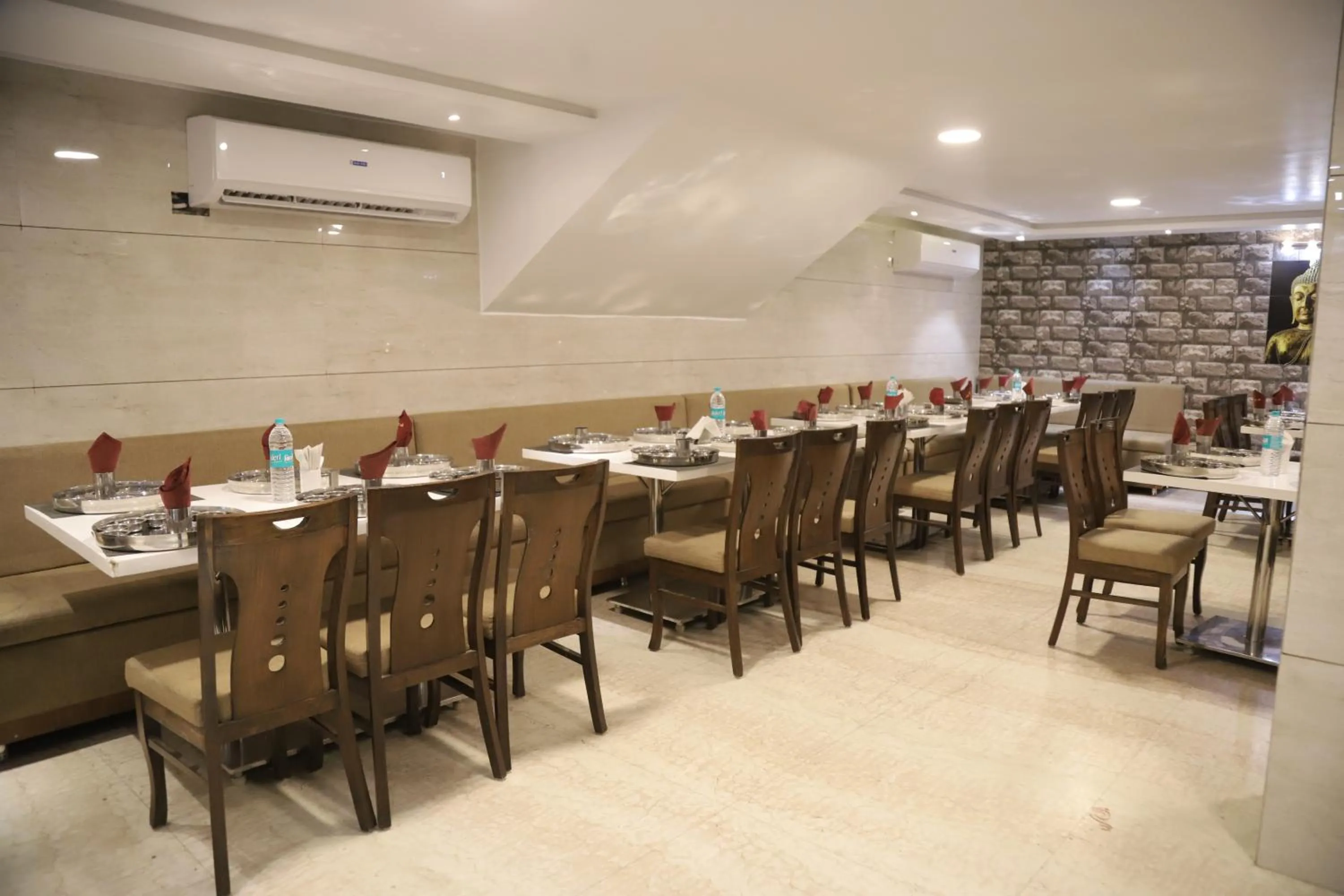 Restaurant/places to eat in The Gandhi International