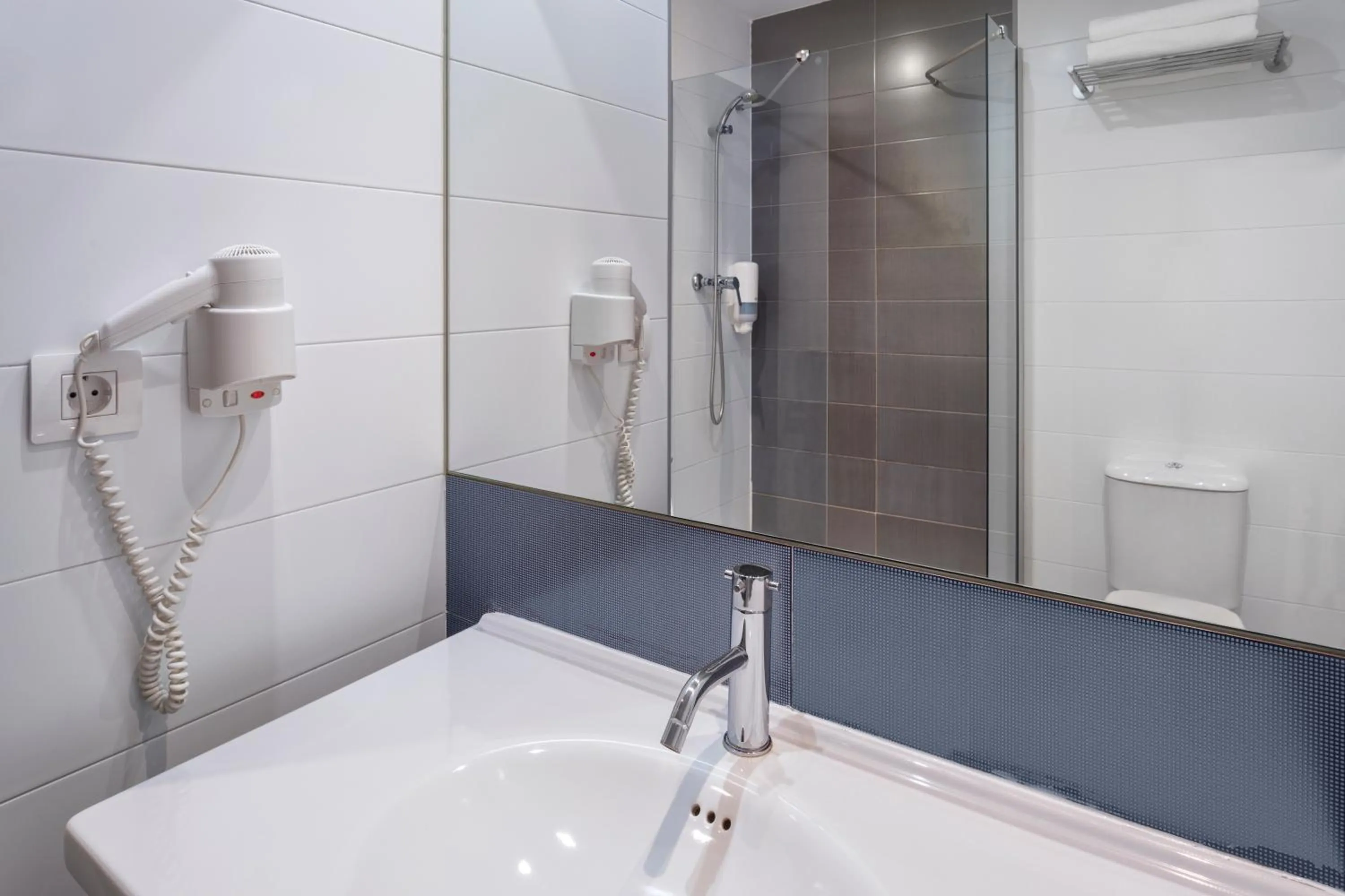 Bathroom in Hotel 280 Zaragoza