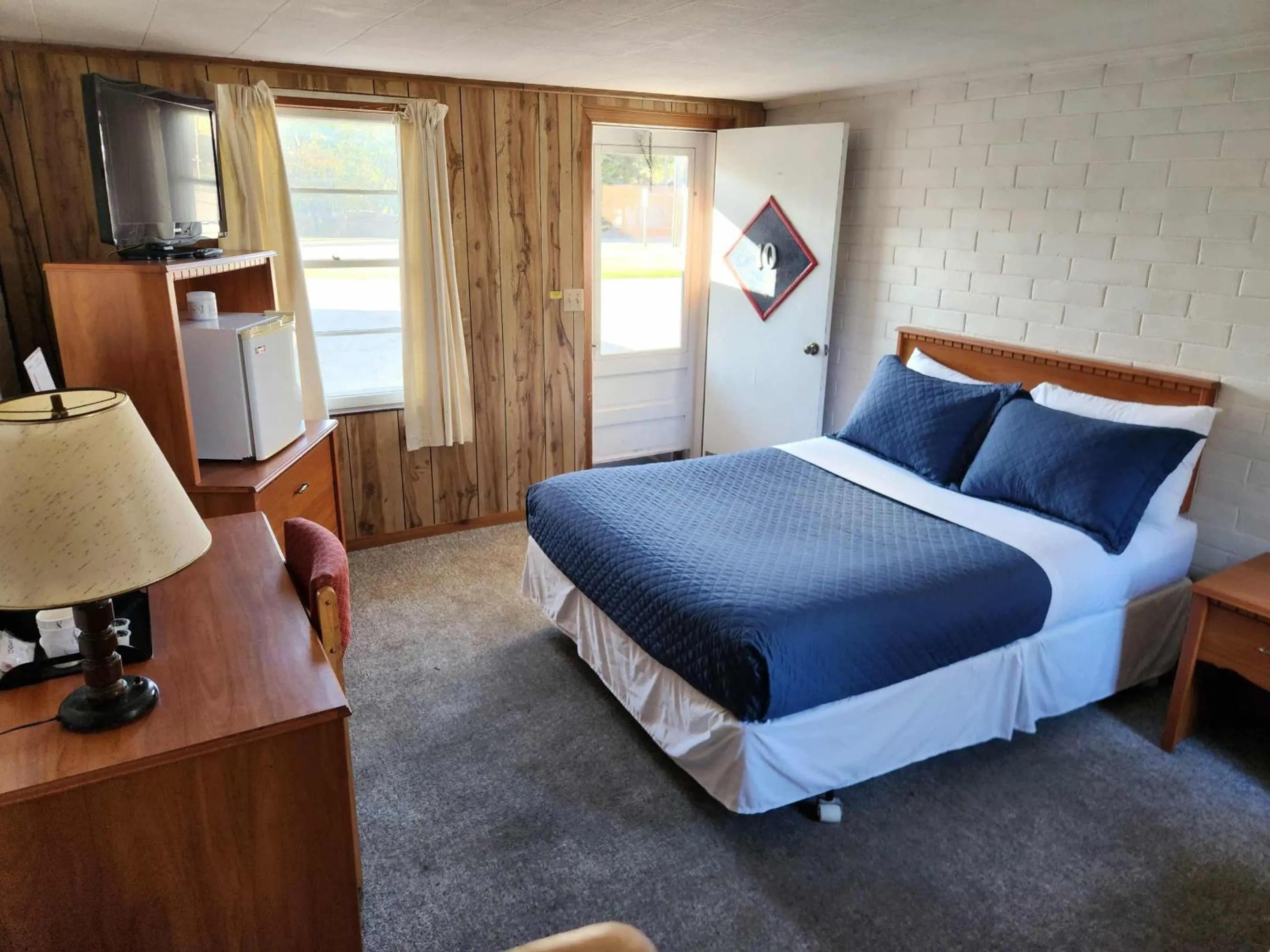 Standard Queen Room in Cool City Motel