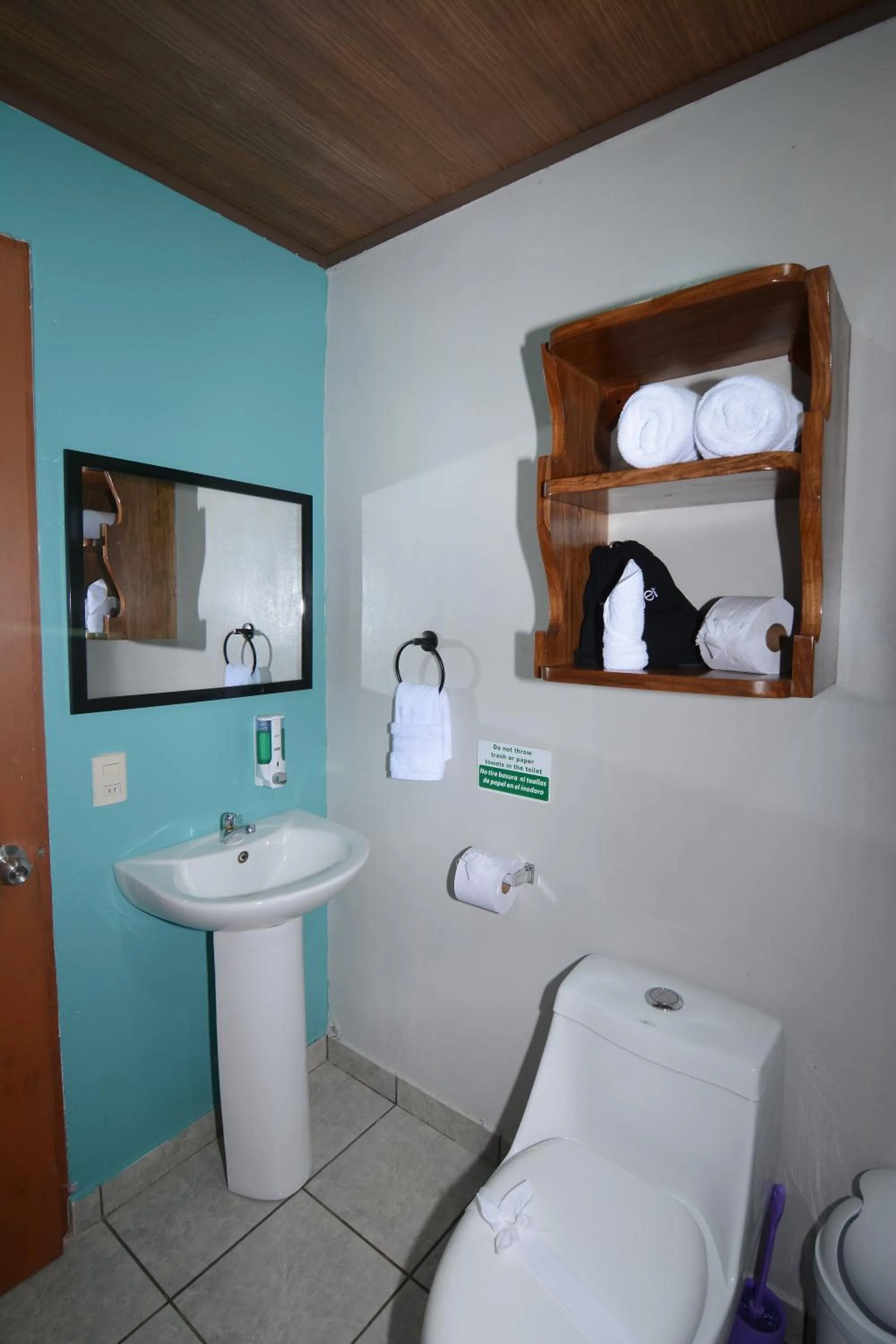 Public Bath in Las Marias Monteverde - Mountain View Cottages & Gardens