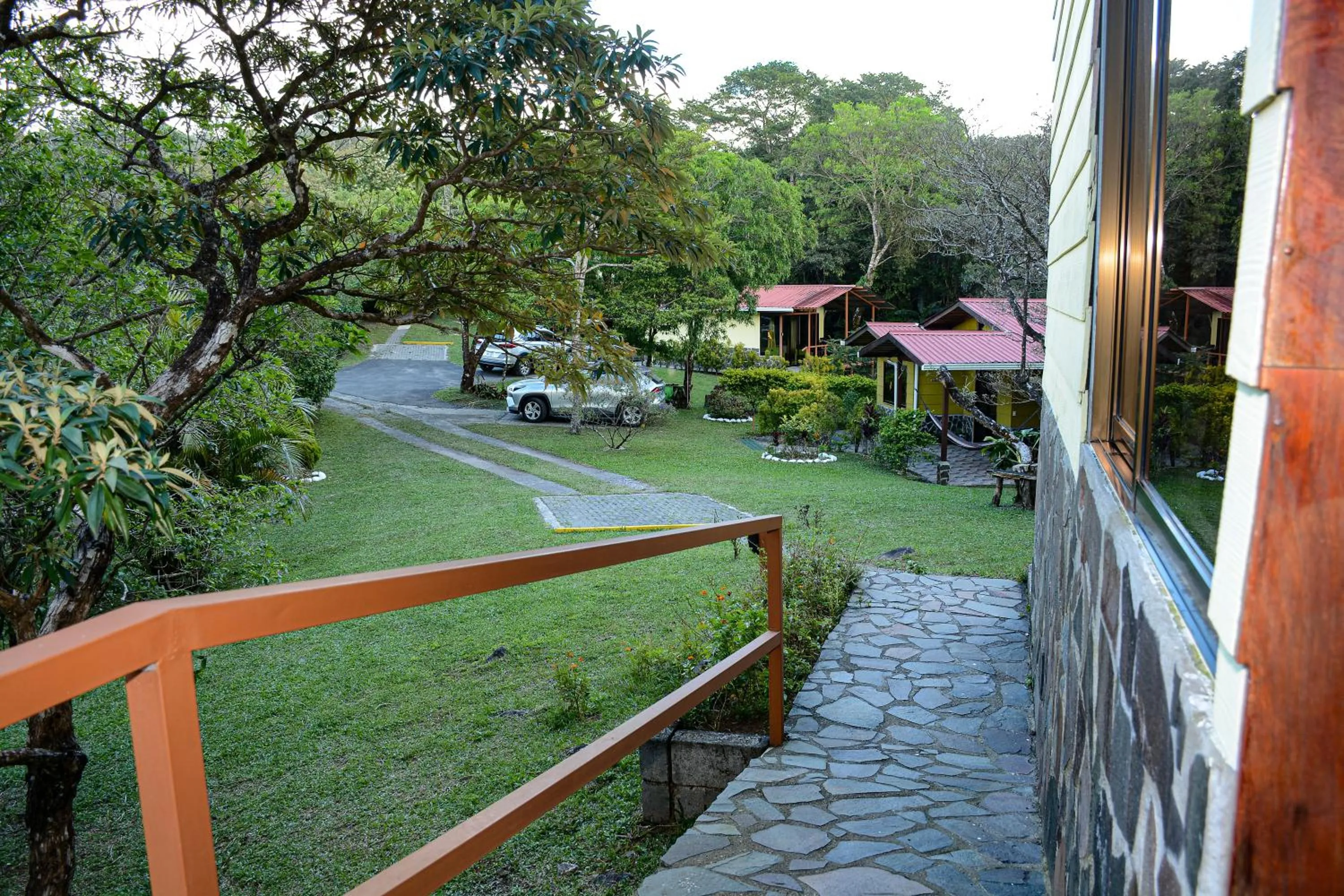 Parking in Las Marias Monteverde - Mountain View Cottages & Gardens
