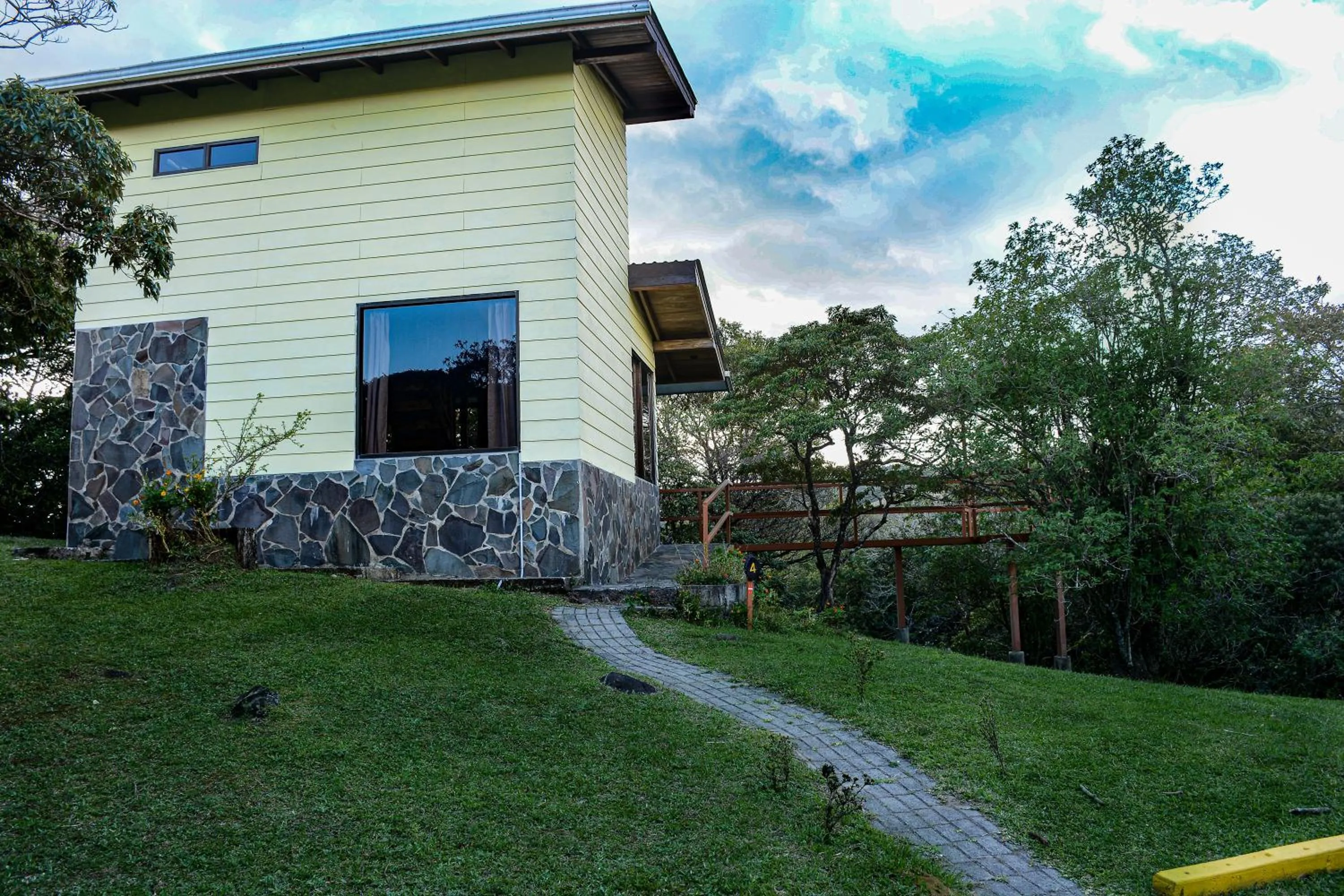 Facade/entrance in Las Marias Monteverde - Mountain View Cottages & Gardens