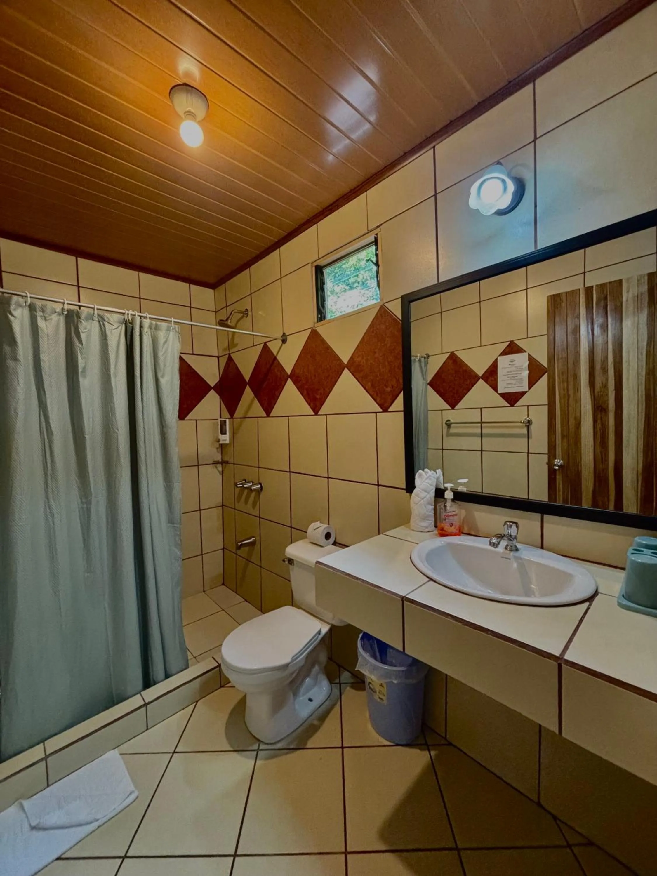 Shower in Monteverde Ecolodge