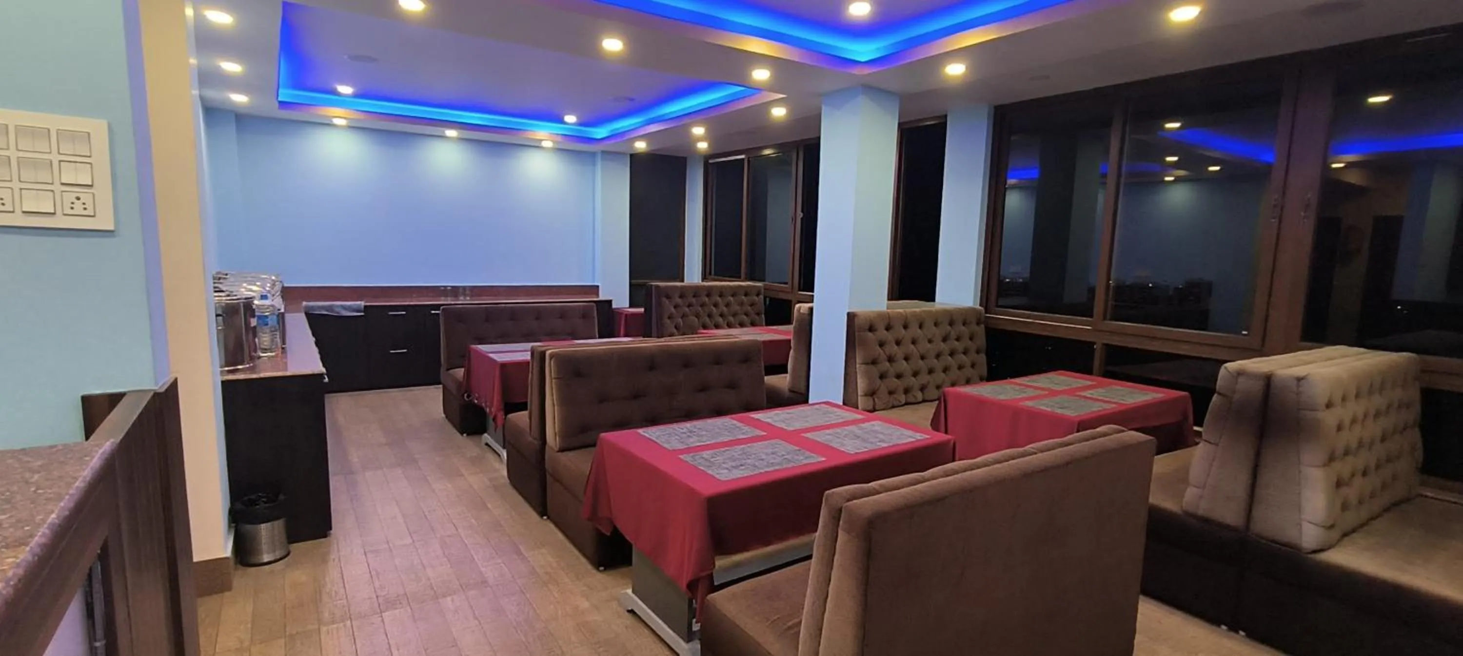 Restaurant/places to eat in Hotel Shanti Palace