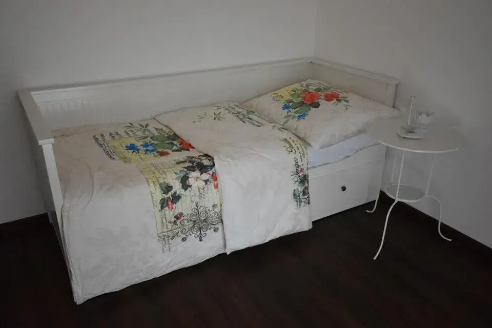 Twin Room with Bathroom in Hnízdo Snů Twin Room with Bathroom in Hnízdo Snů