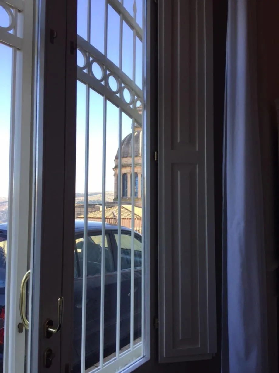 Quiet street view in Il Duomo Relais