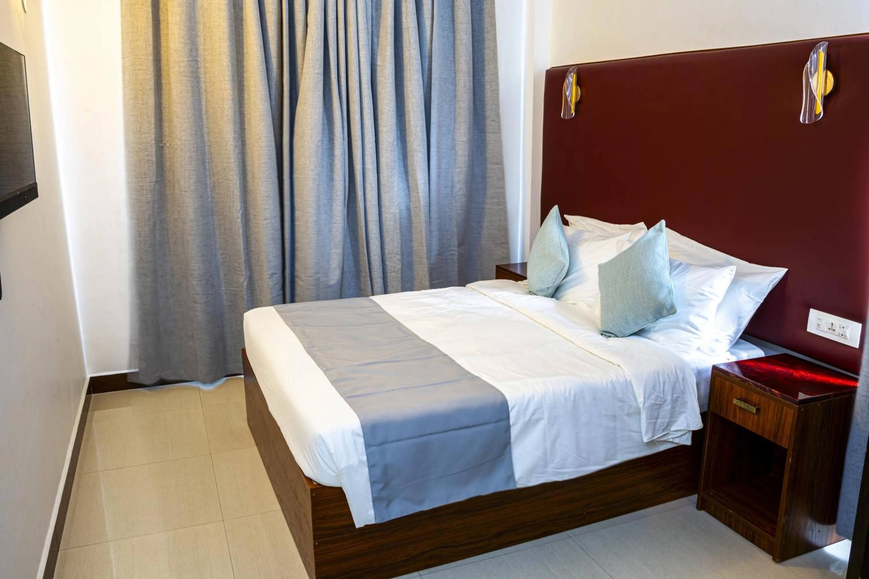 Double Room with Balcony in Terminal 27 Hotel