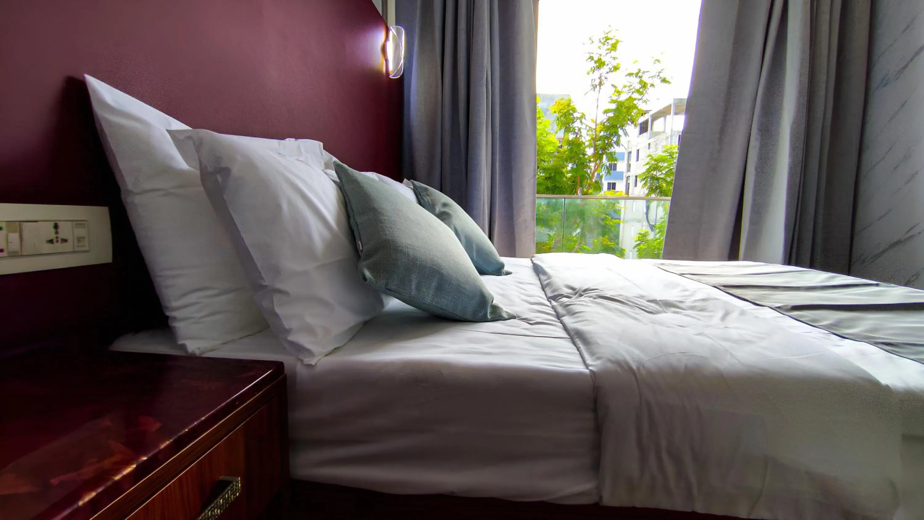 Terminal 27 Hotel