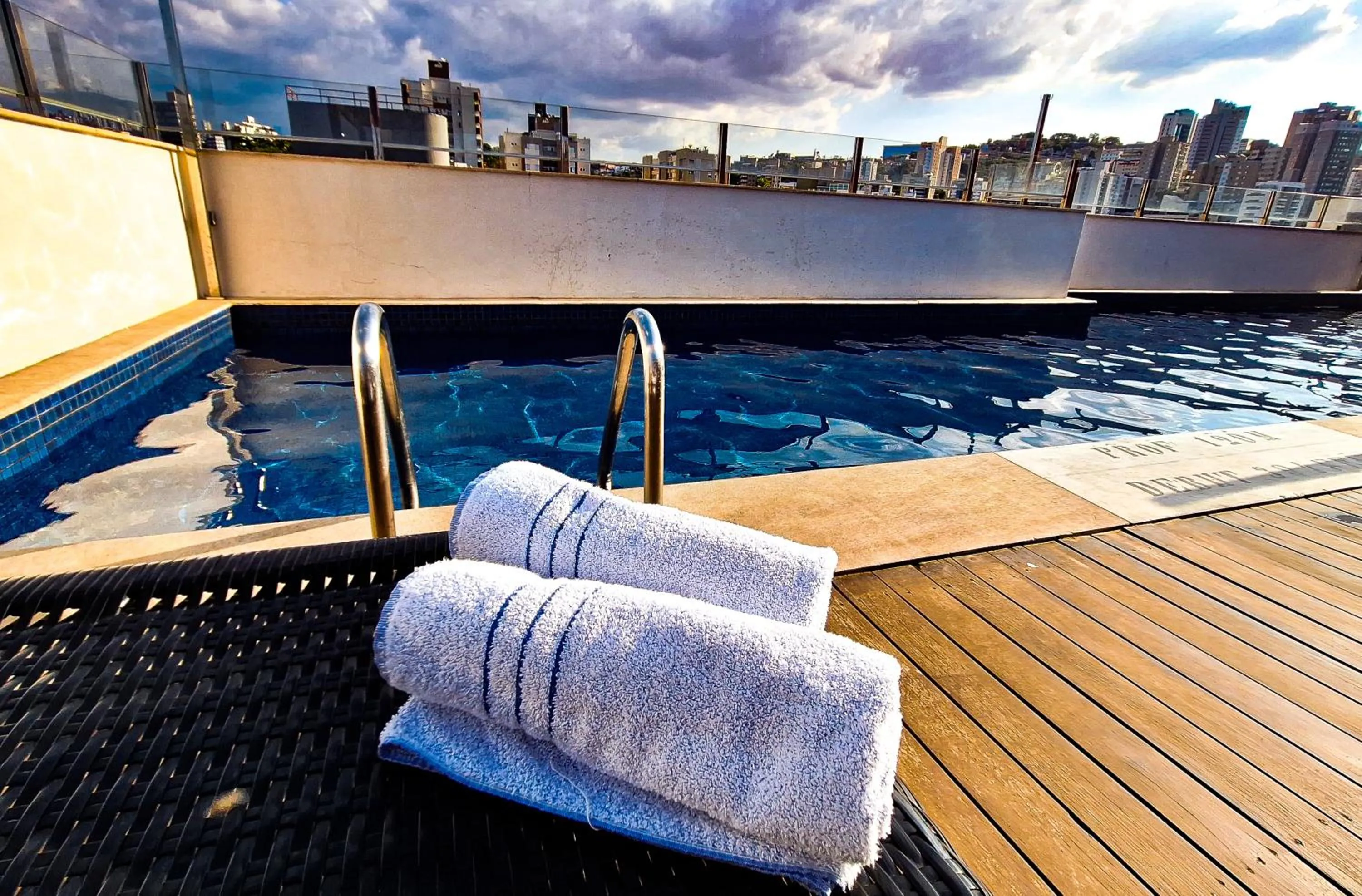 Swimming pool in eSuites Virgínia Luxemburgo