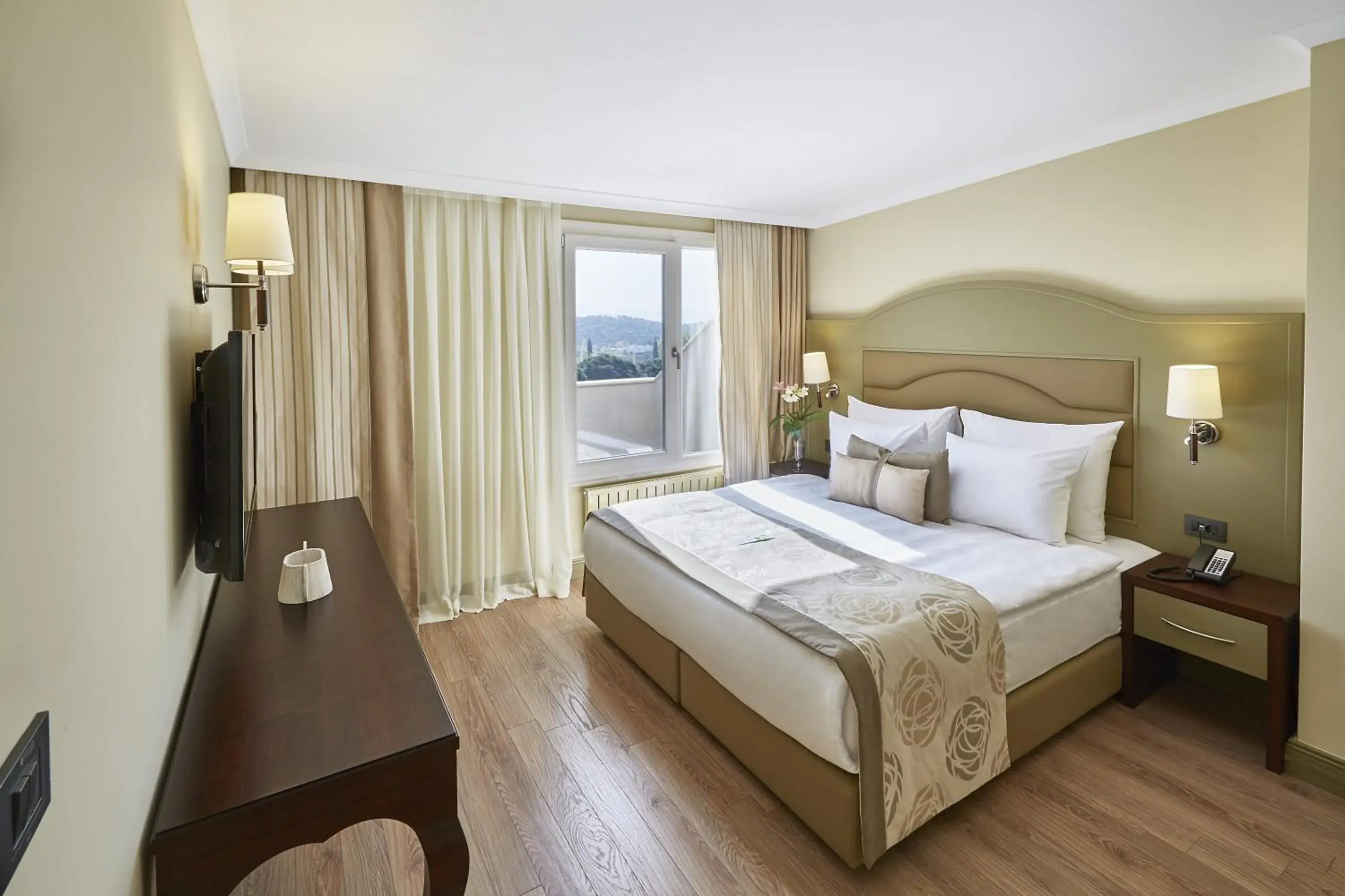 Bedroom, Bed in Ramada Resort Kazdağlari Thermal & Spa Bedroom, Bed in Ramada Resort Kazdağlari Thermal & Spa