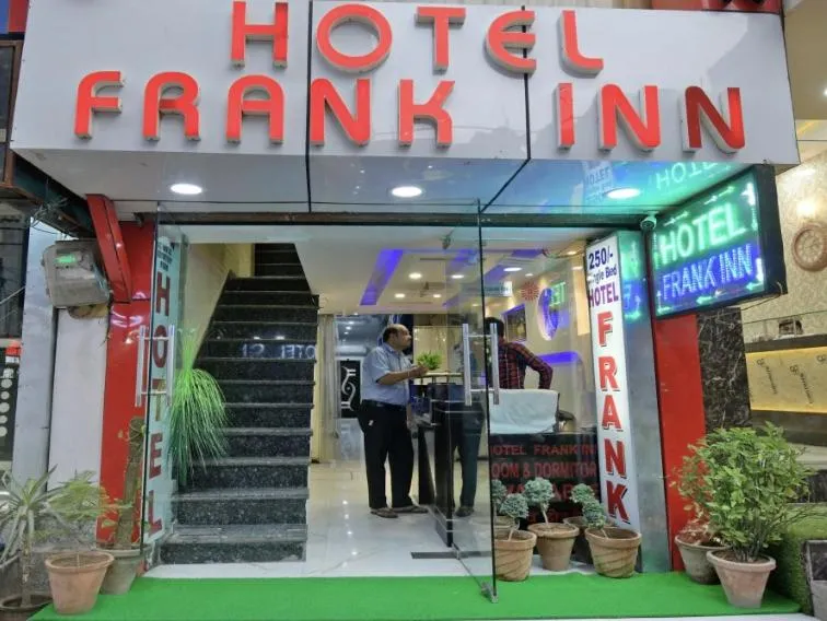 Property building in Hotel Frank Inn