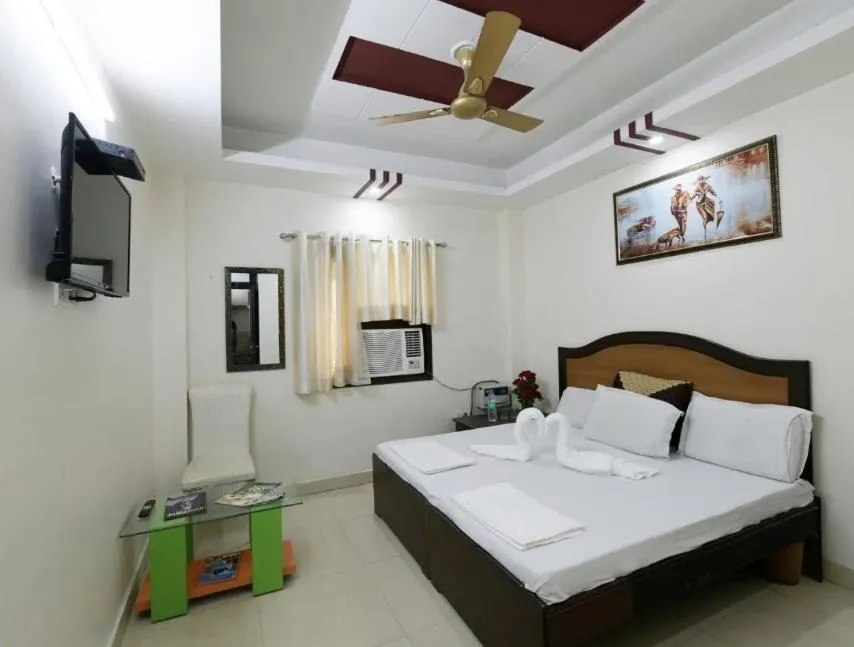 Photo of the whole room, Bed in Hotel Frank Inn
