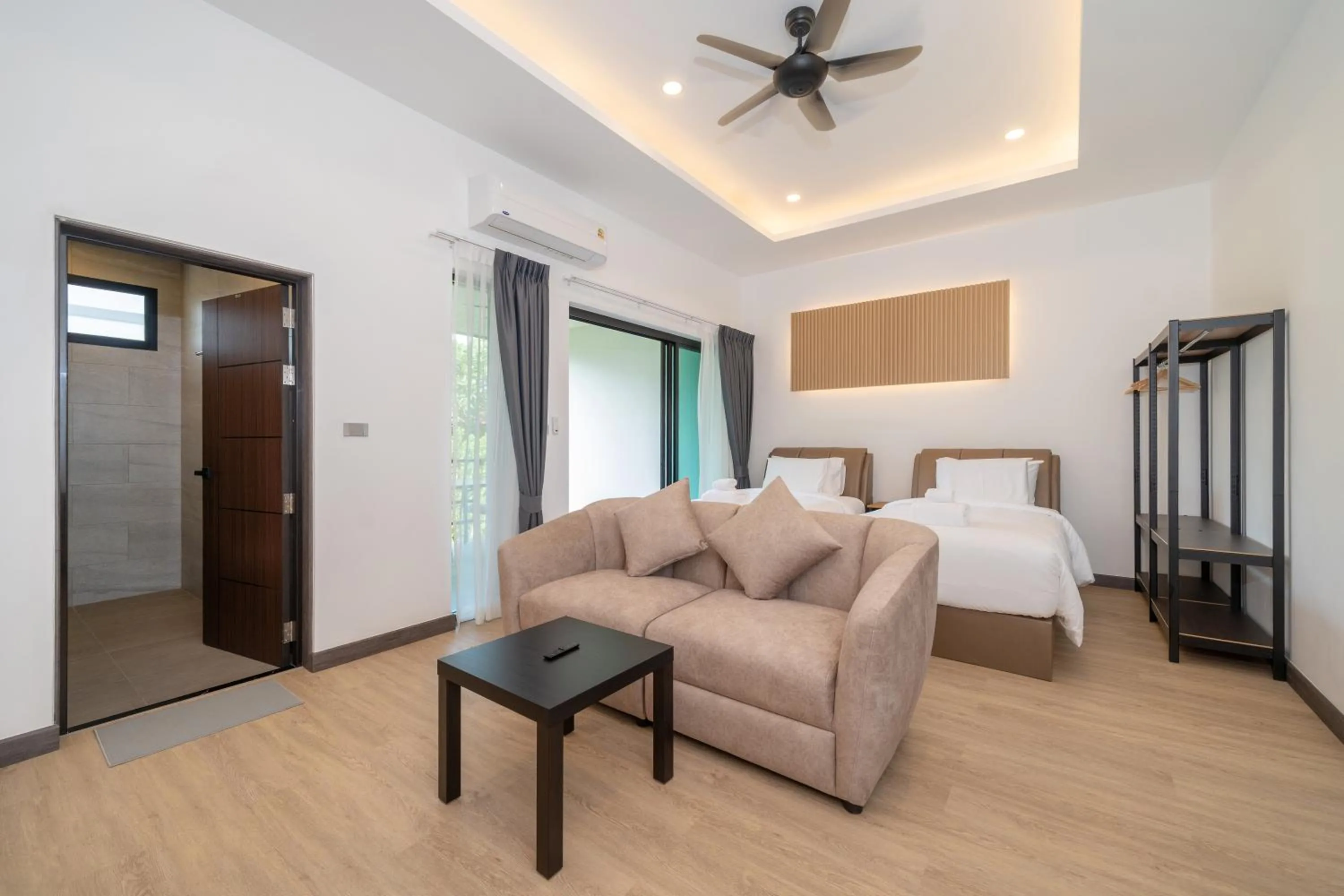 Deluxe Twin Room in DC Resident Phuket