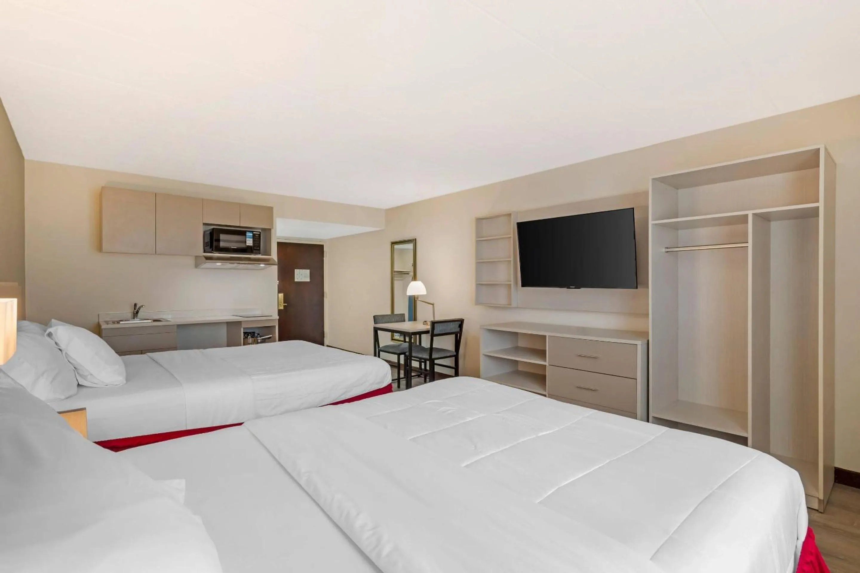 Bedroom, Bed in MainStay Suites Lansing West