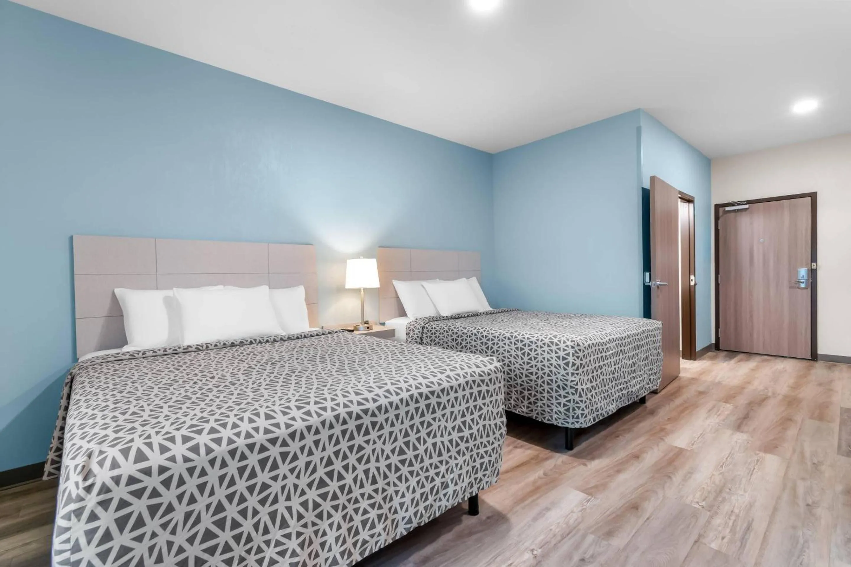 Bedroom, Bed in WoodSpring Suites Harrisburg Carlisle
