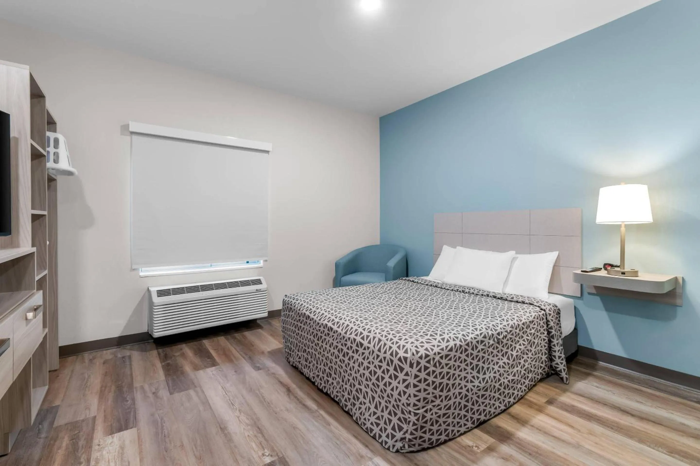 Bedroom, Bed in WoodSpring Suites Harrisburg Carlisle