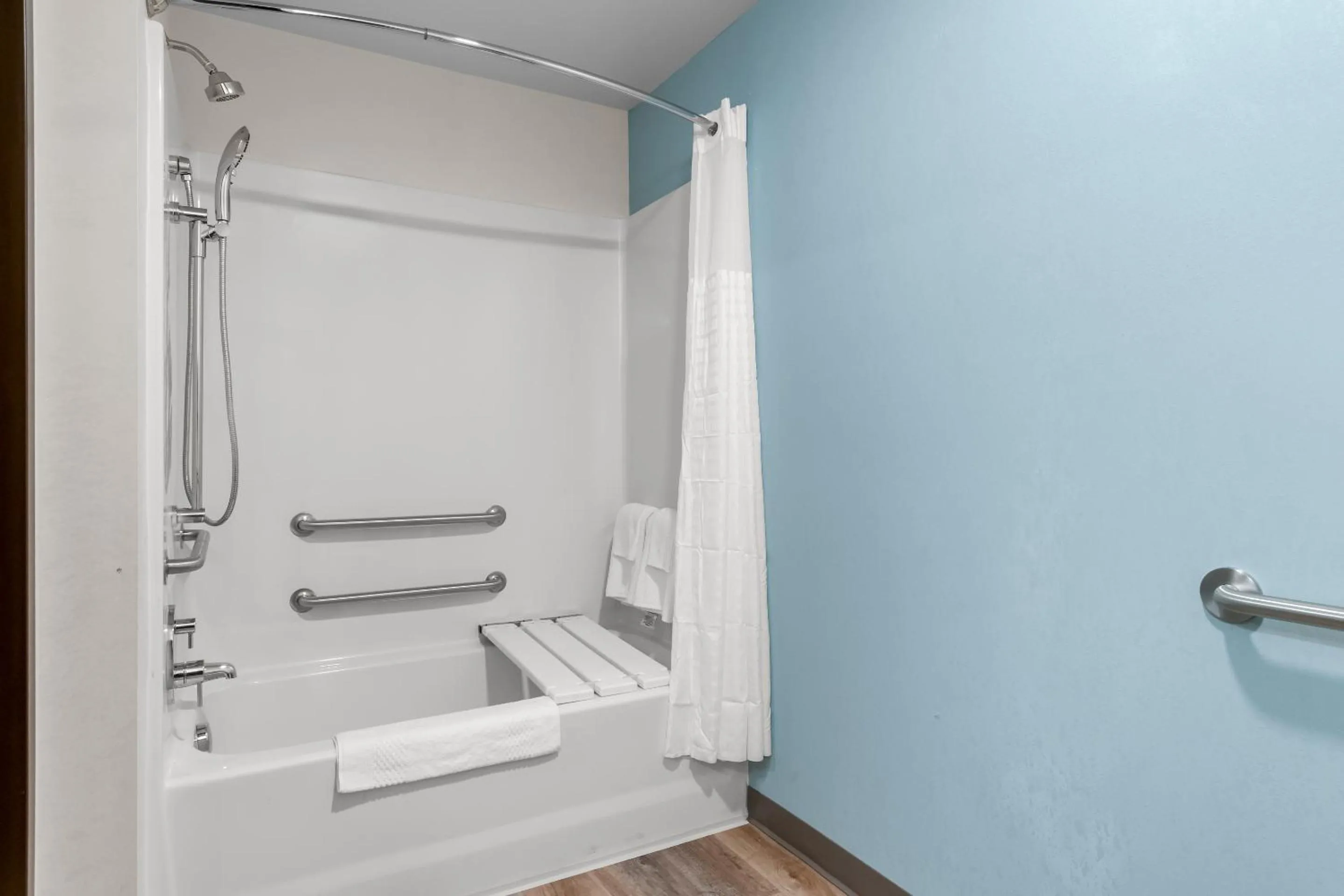 Bath in WoodSpring Suites Harrisburg Carlisle