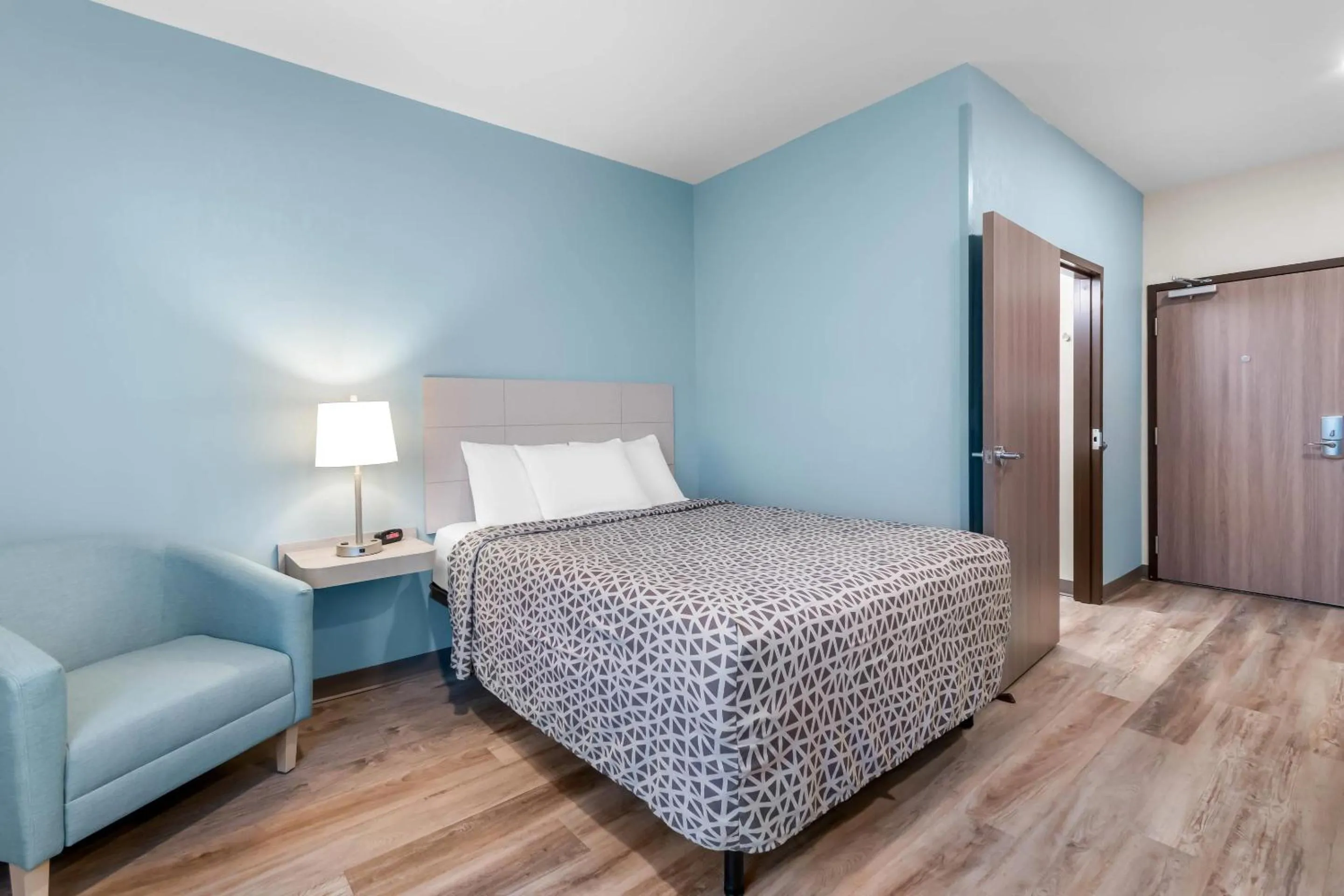 Bedroom, Bed in WoodSpring Suites Harrisburg Carlisle