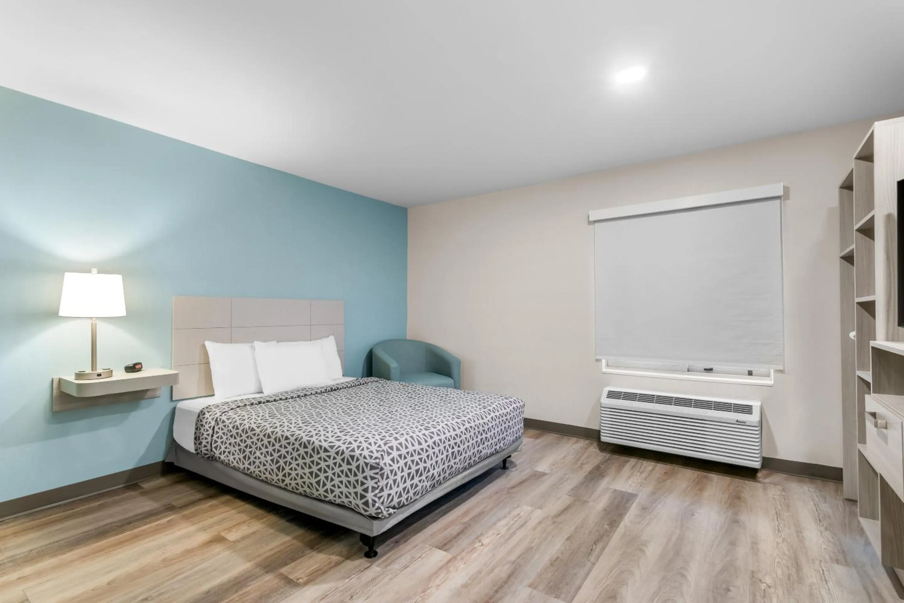 Bedroom, Bed in WoodSpring Suites Harrisburg Carlisle