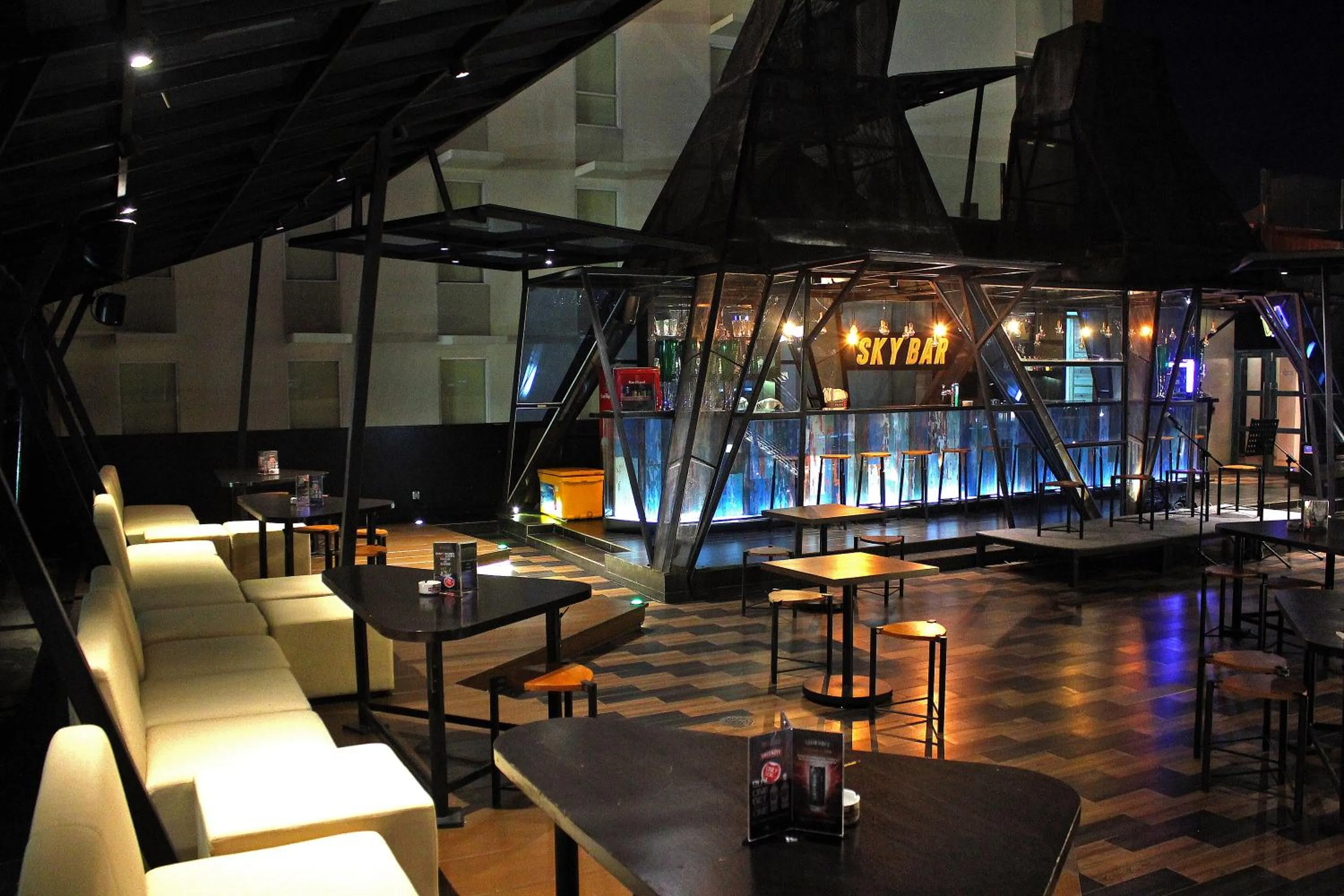 Lounge or bar in MaxOneHotel Tidar Surabaya