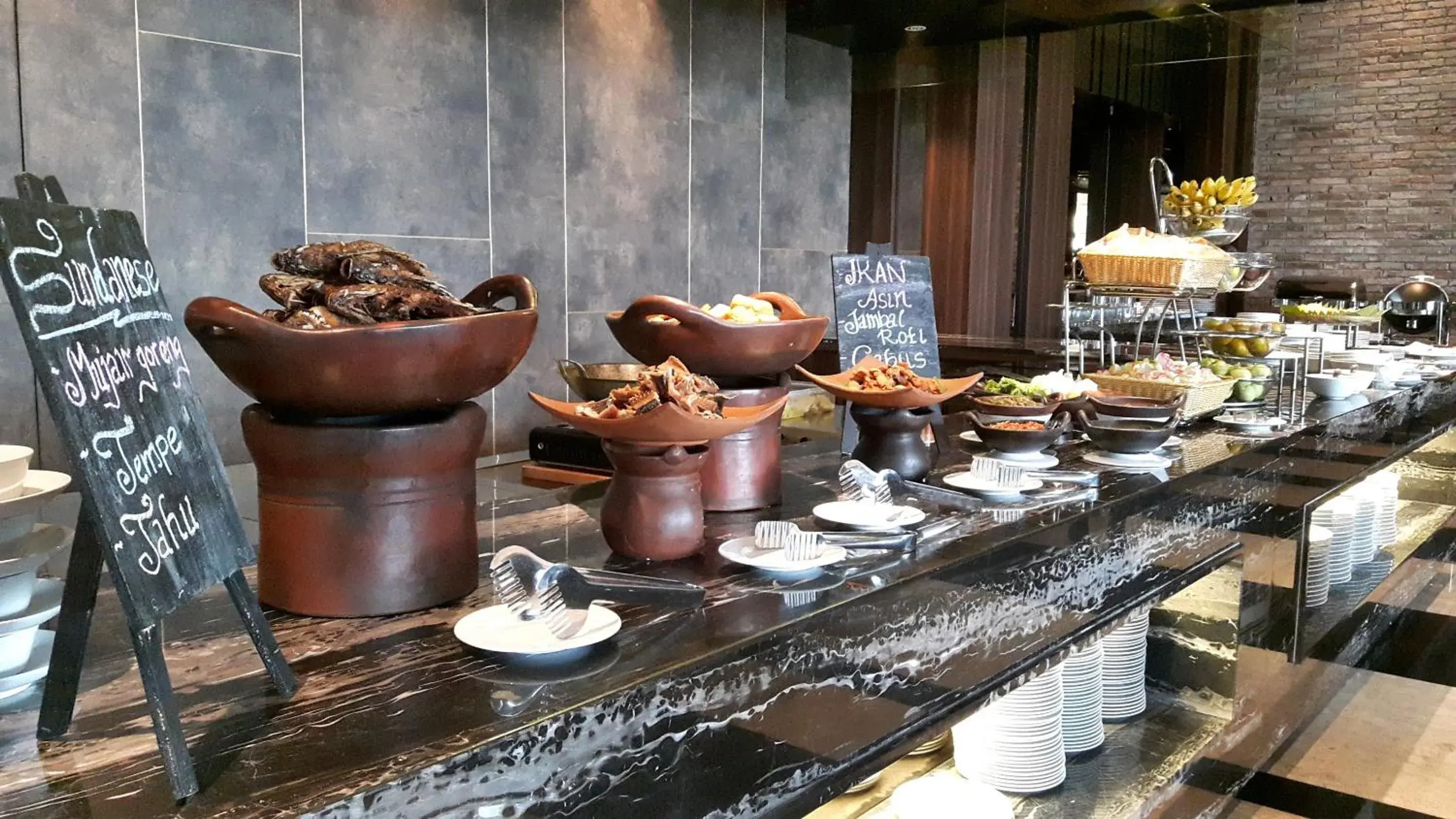 Restaurant/places to eat in Swiss-Belinn Karawang Restaurant/places to eat in Swiss-Belinn Karawang