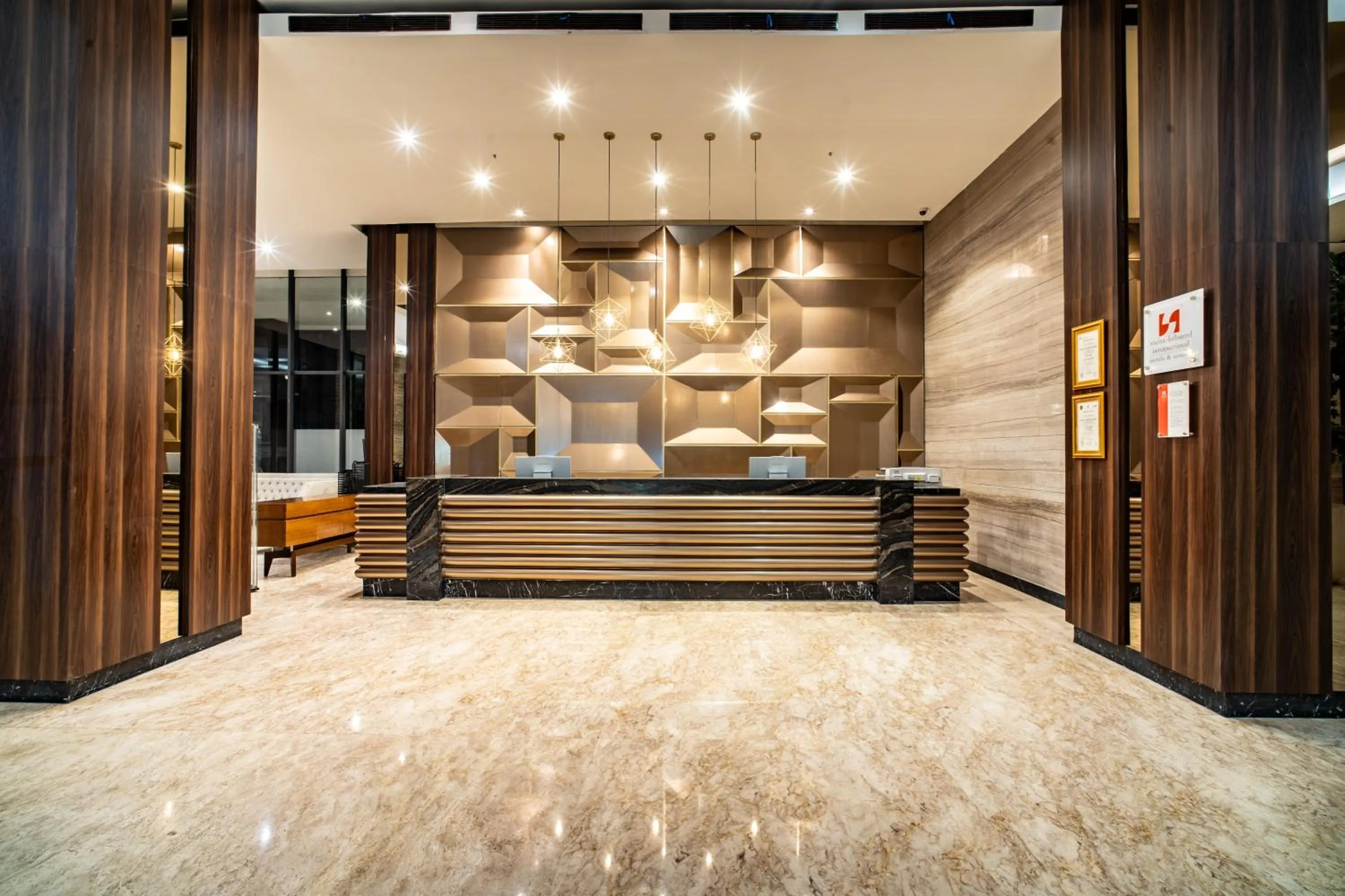 Lobby or reception in Swiss-Belhotel Karawang