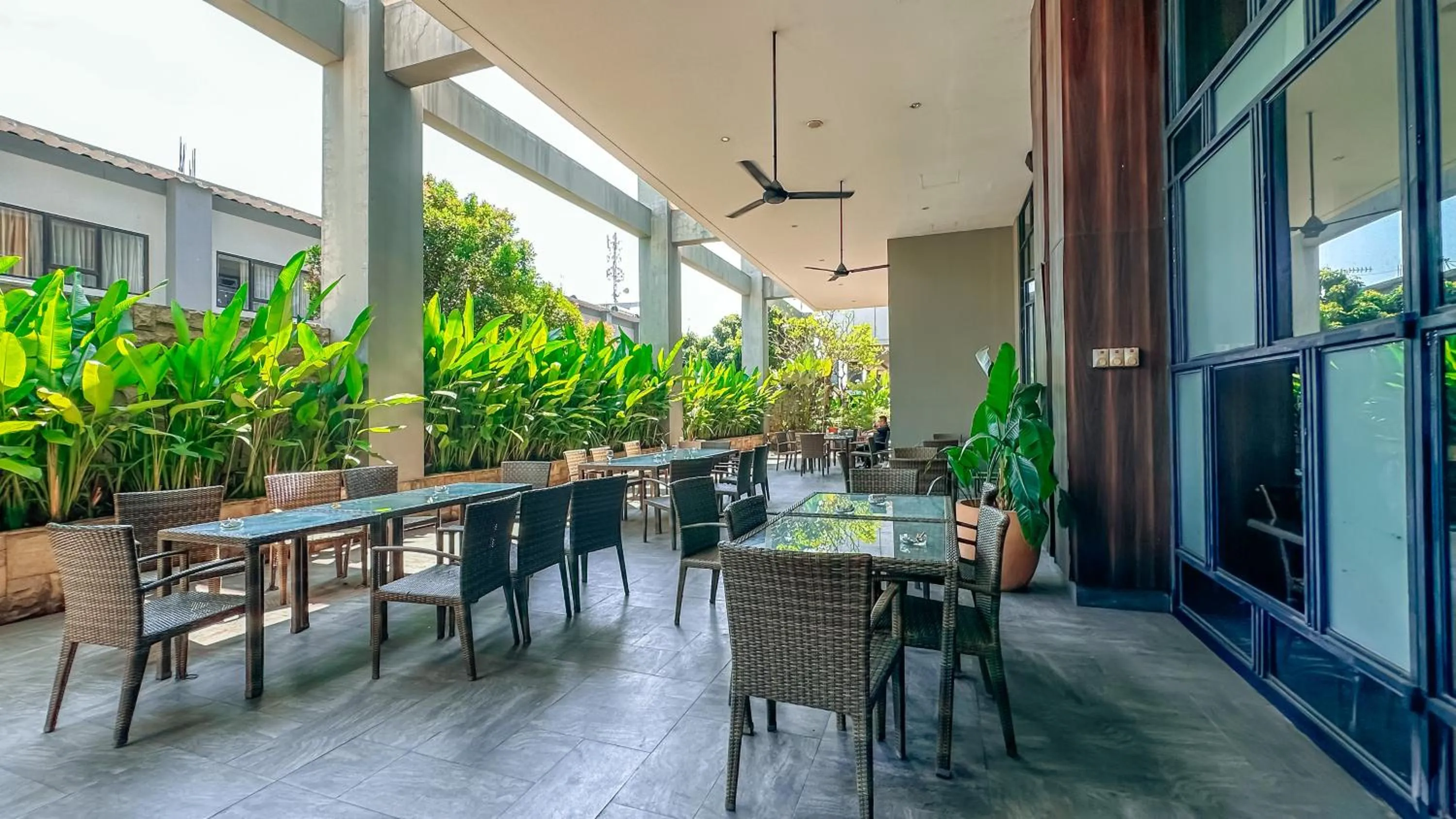 Restaurant/places to eat in Swiss-Belinn Karawang