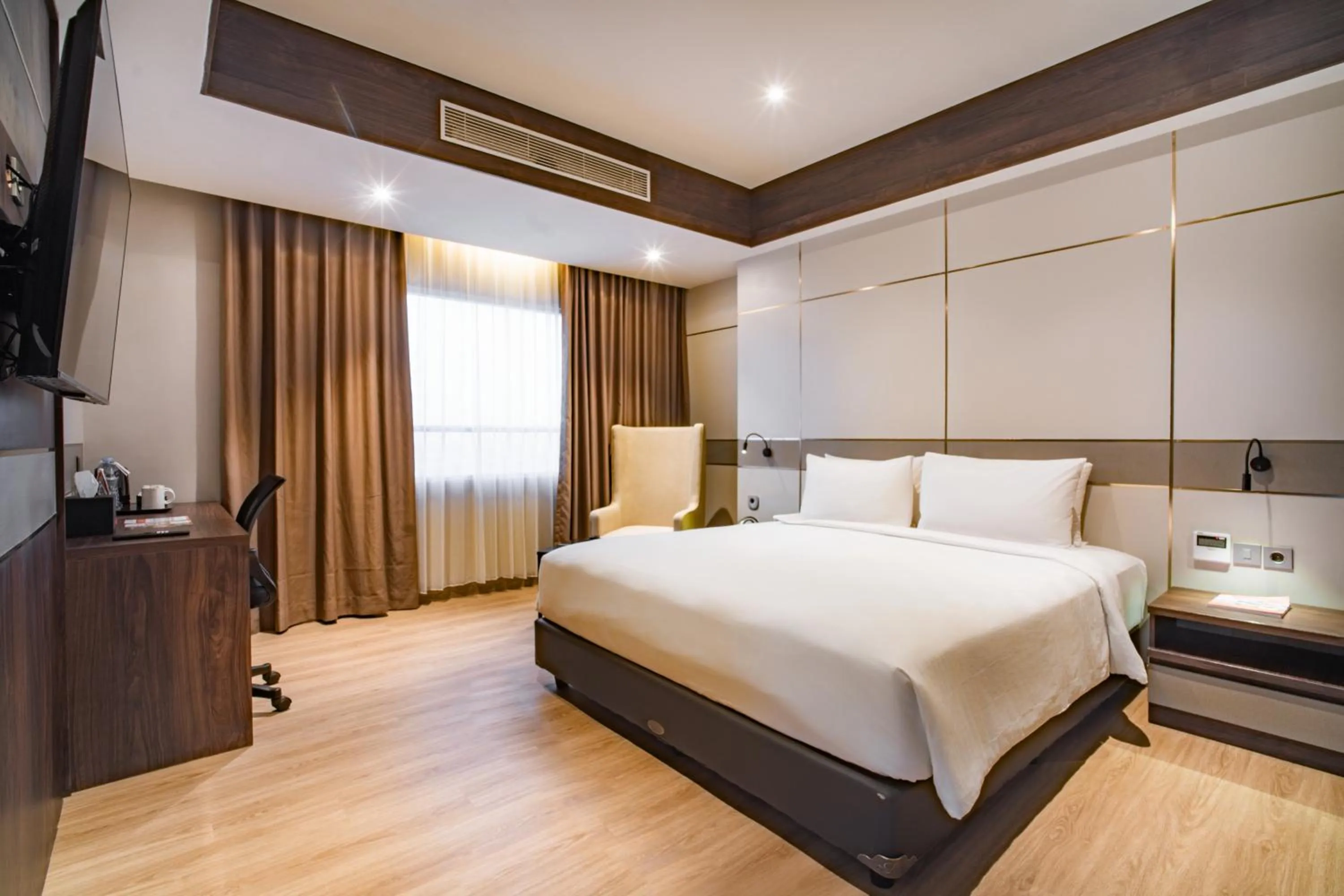 Bedroom, Bed in Swiss-Belhotel Karawang