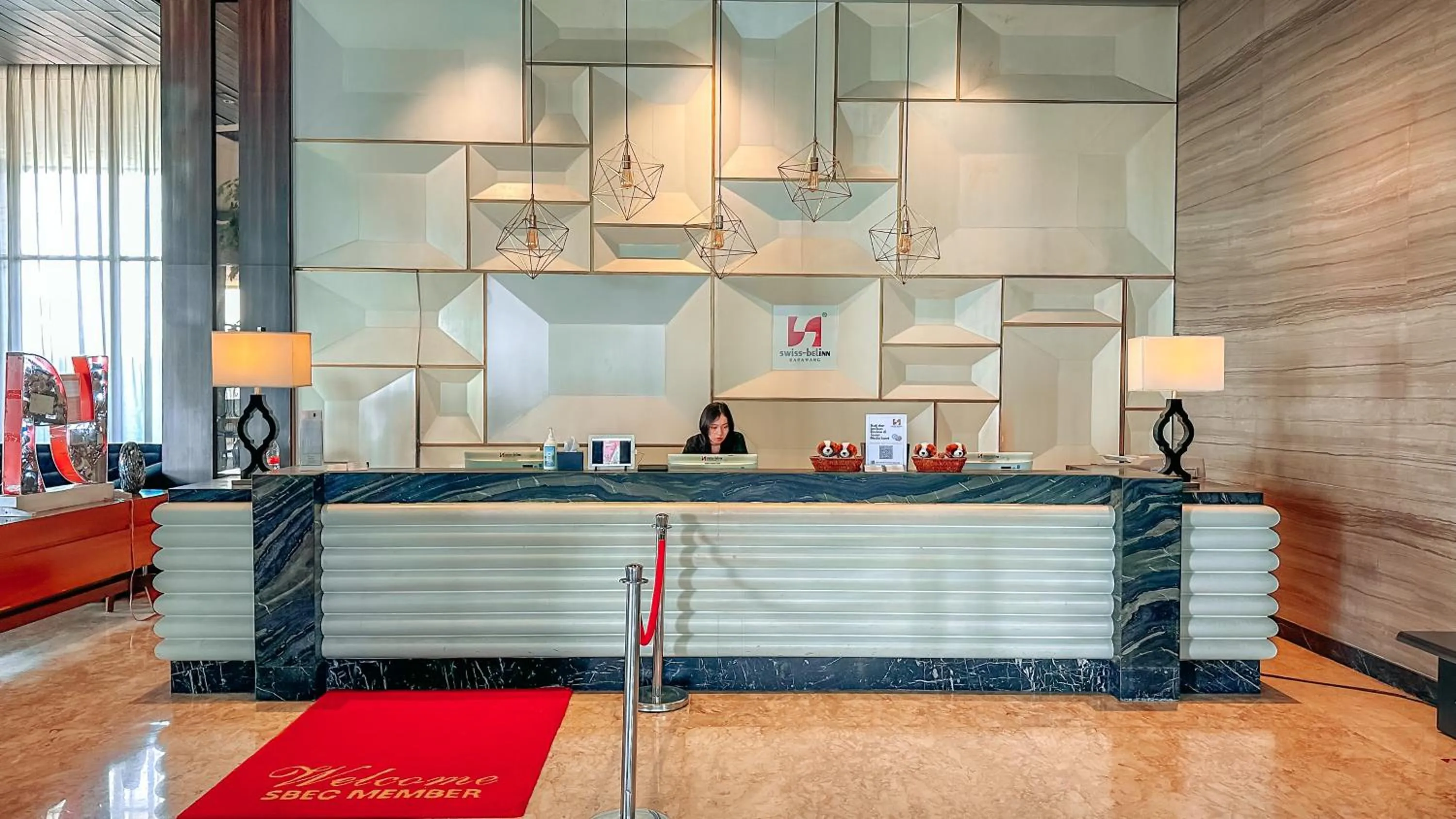 Lobby or reception in Swiss-Belinn Karawang